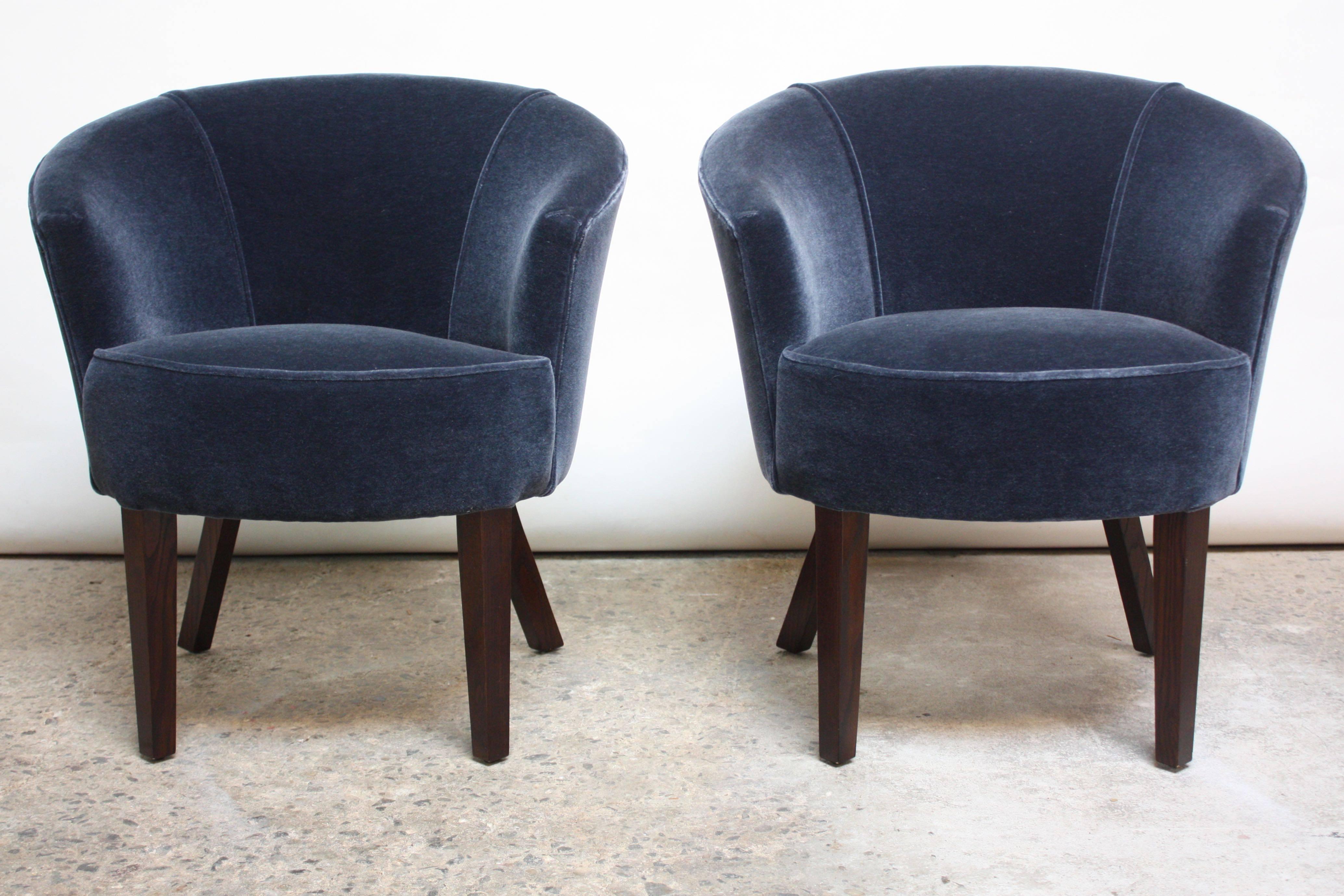 Diminutive tub chairs by George Smith in a 'baltic blue' mohair (100% mohair pile). Legs, which splay slightly in the back, are finished in a dark oak stain. Purchased for a project but never used, so these remain in like new condition.
Seat