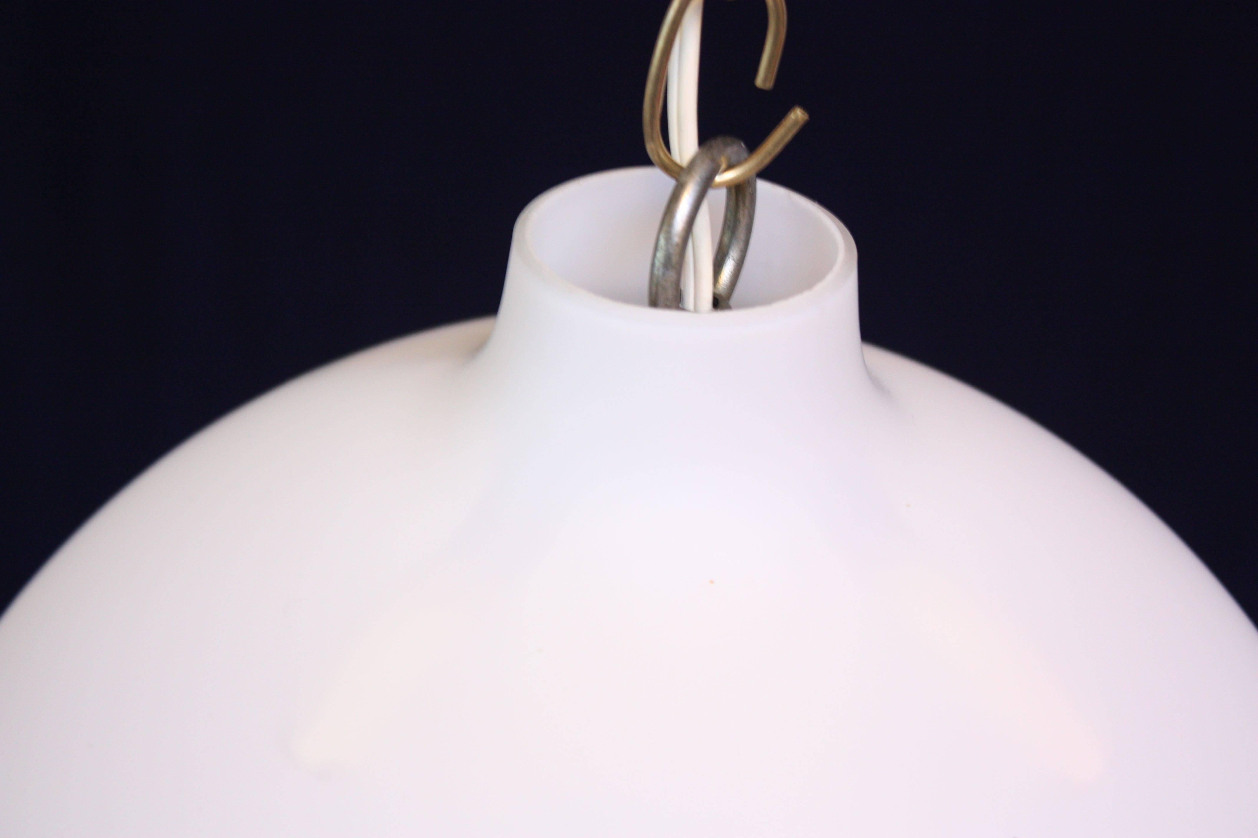 Mid-Century Modern Lampe à suspension Satellite en verre opale précoce de Vilhelm Wohlert pour Louis Poulsen en vente
