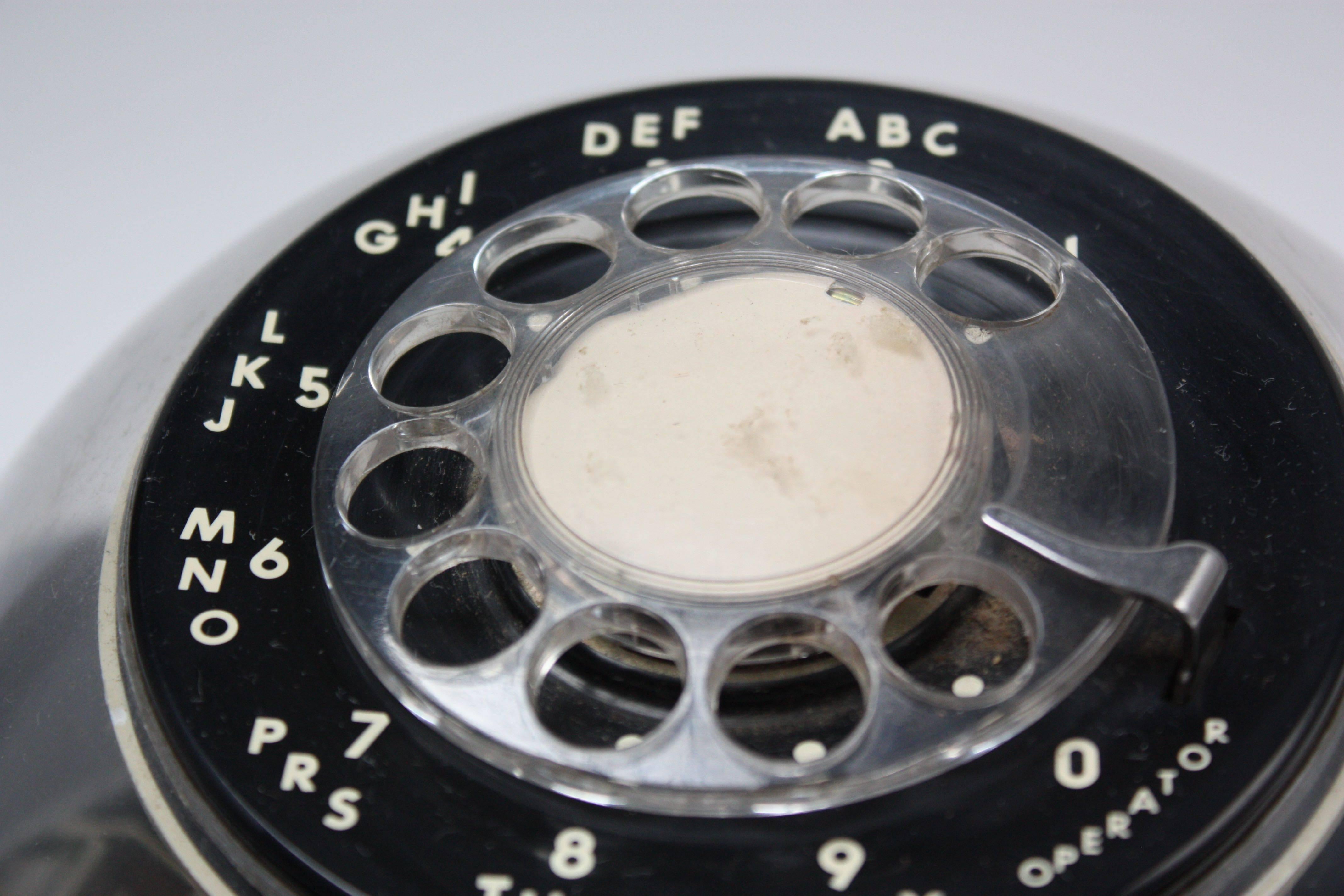 Space Age „Teledome“ Rotary- Telephone aus Acryl und Chrom im Angebot 1