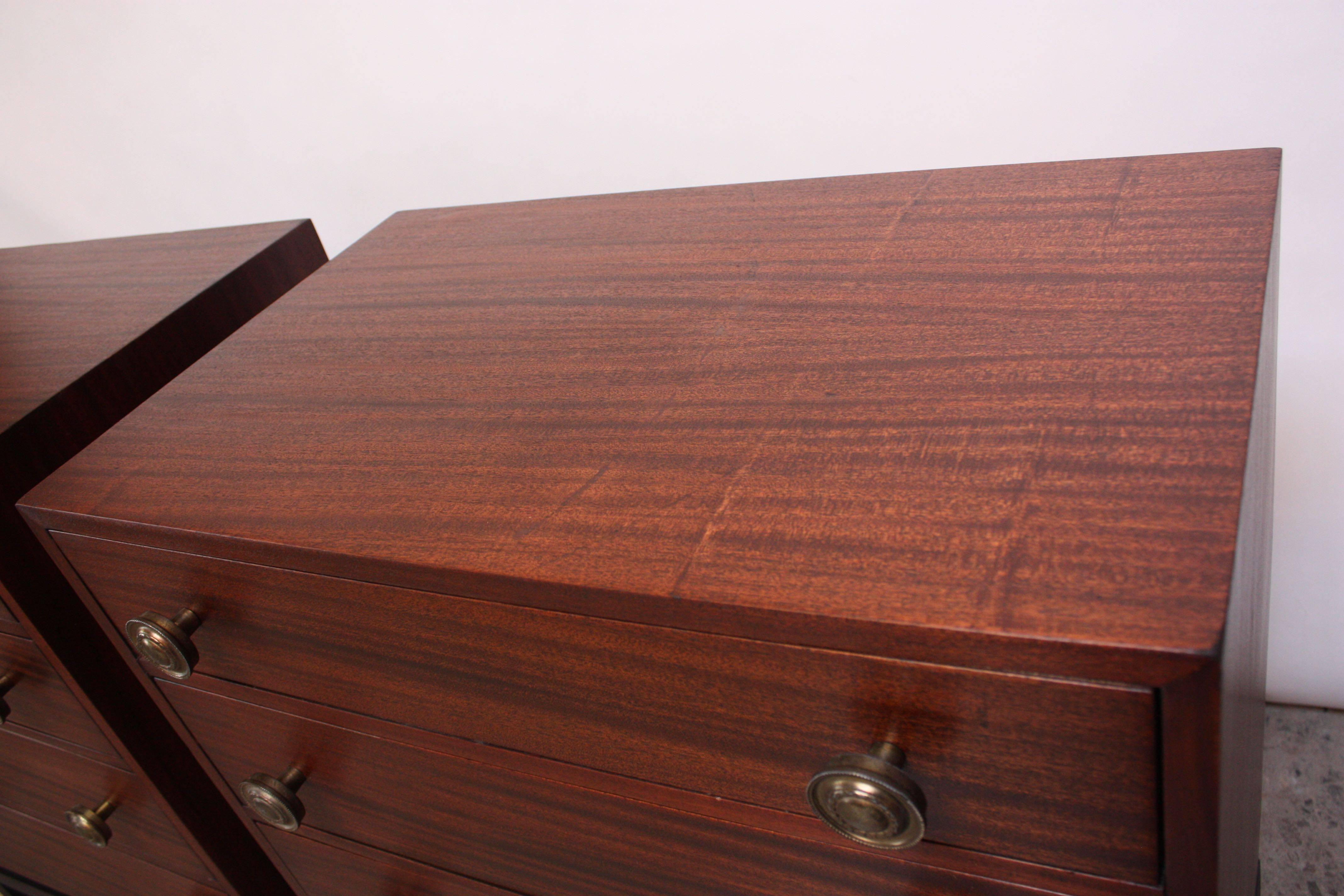 Pair of Midcentury Stained Mahogany Chest of Drawers In Good Condition In Brooklyn, NY