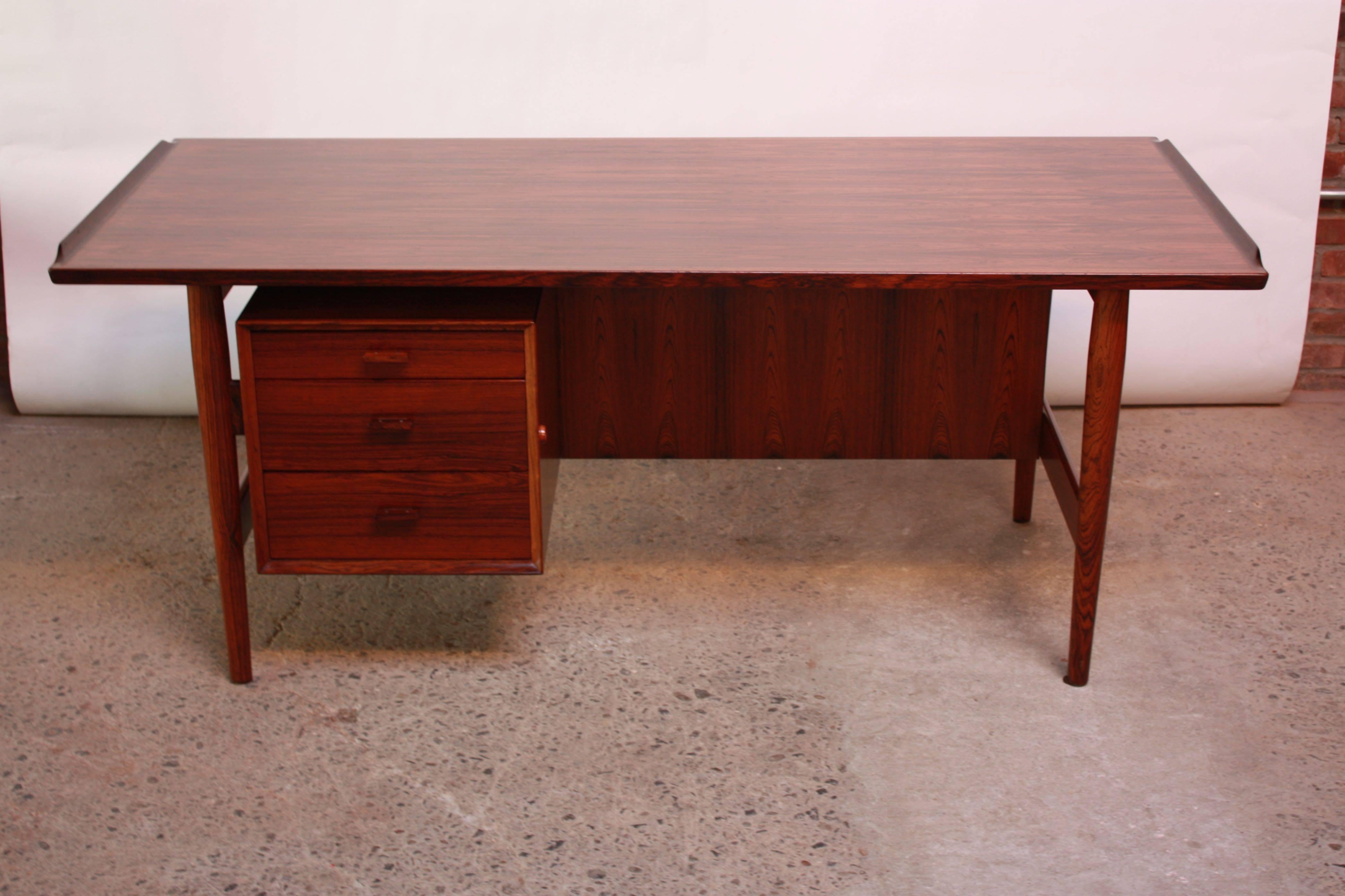 Danish Rosewood Desk by Arne Vodder for Sibast In Excellent Condition In Brooklyn, NY