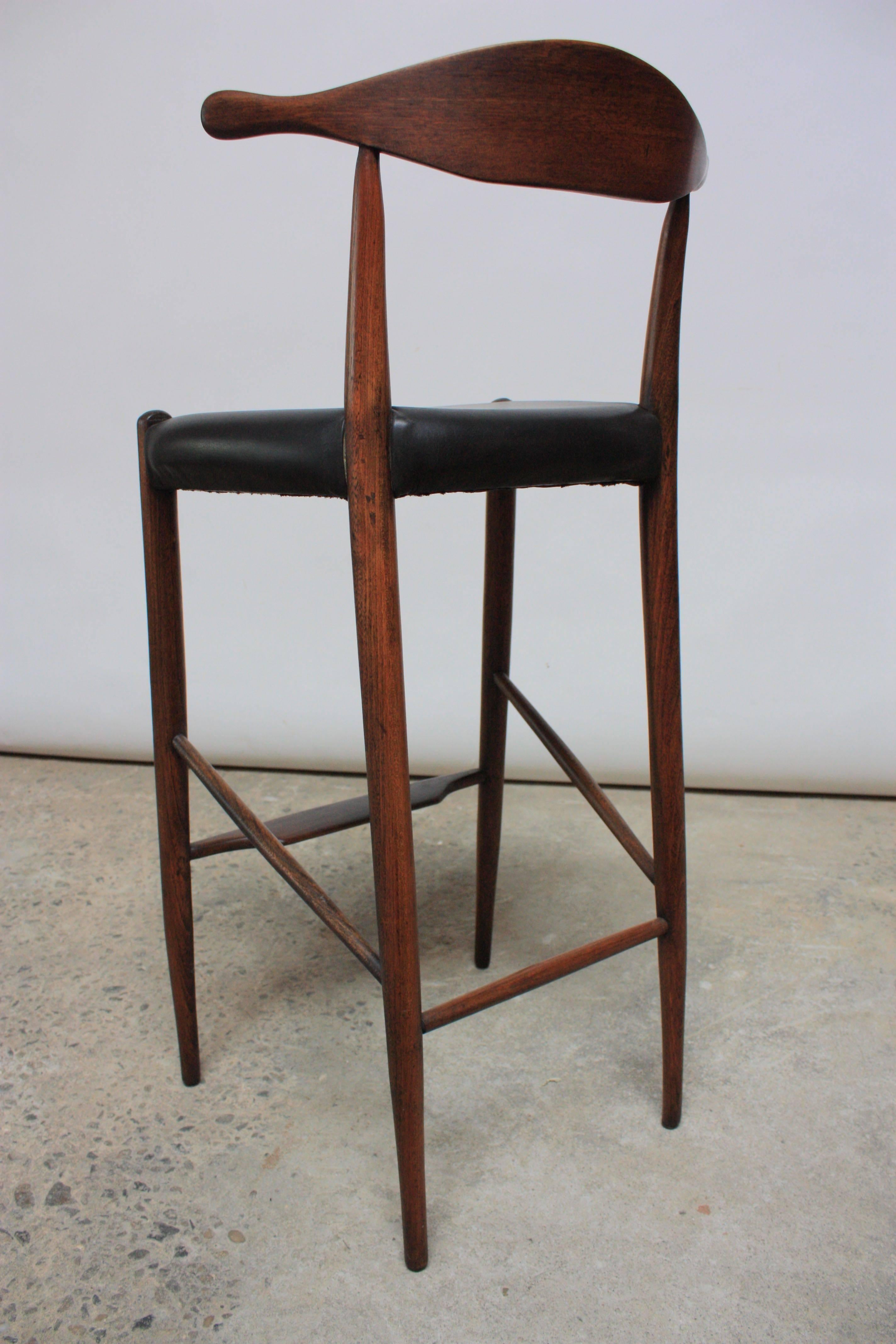 Pair of Danish Cow Horn Bar Stools in Teak and Leather after Hans Wegner In Good Condition In Brooklyn, NY