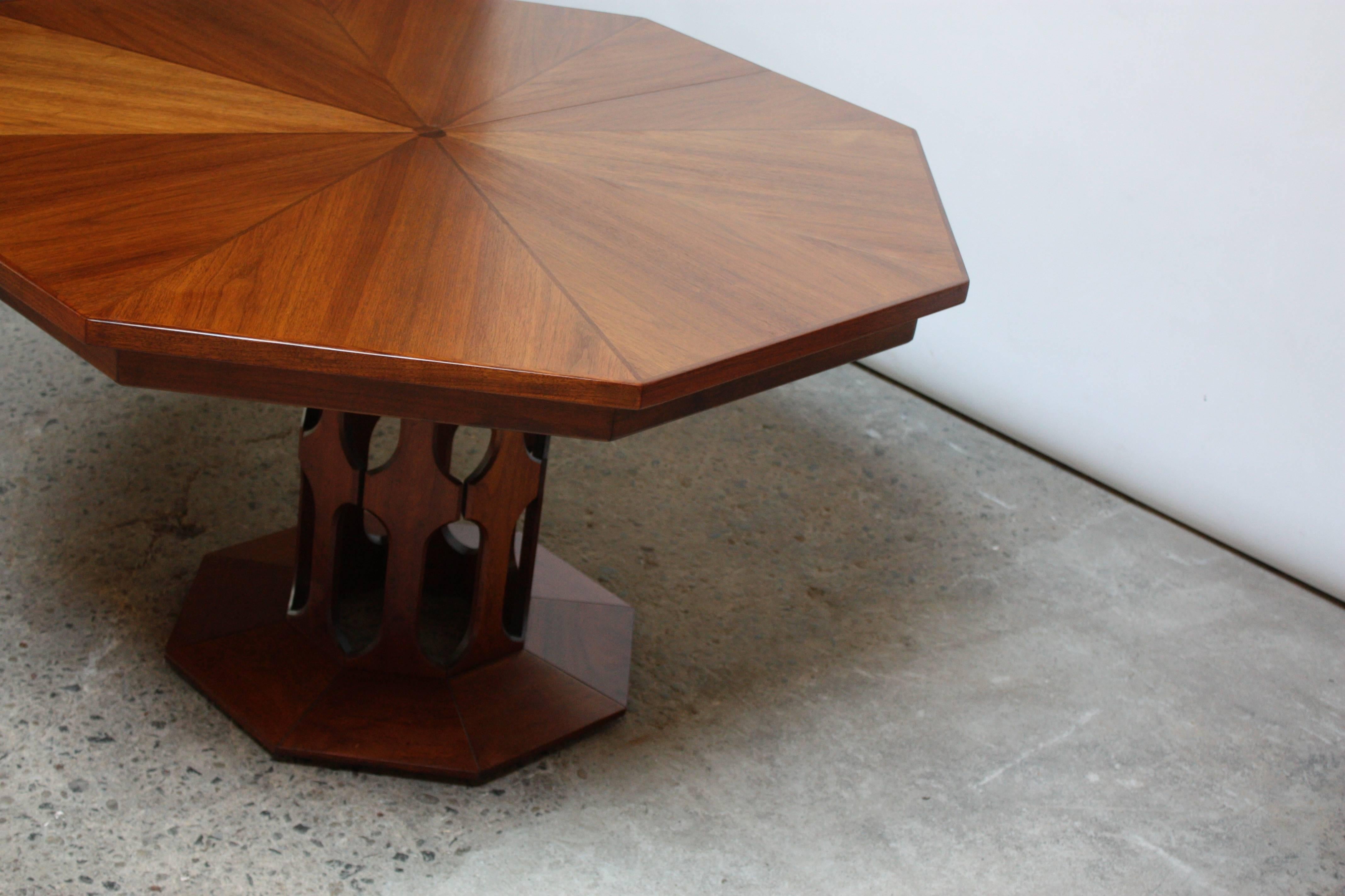 Octagonal Walnut Dining Table Attributed to Harvey Probber In Good Condition In Brooklyn, NY