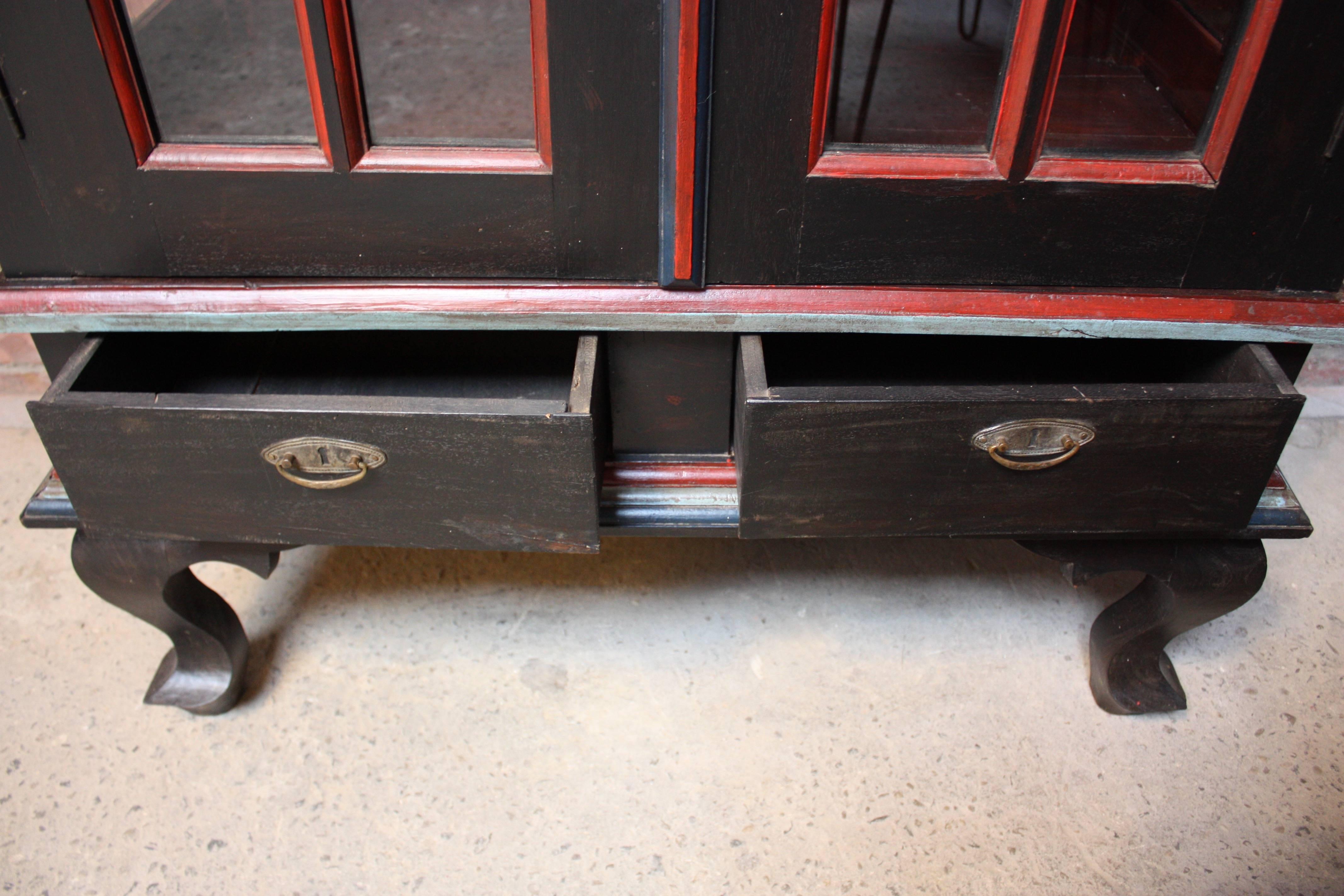 Charming Folk Art Curio Cabinet with Original Paint In Good Condition For Sale In Brooklyn, NY