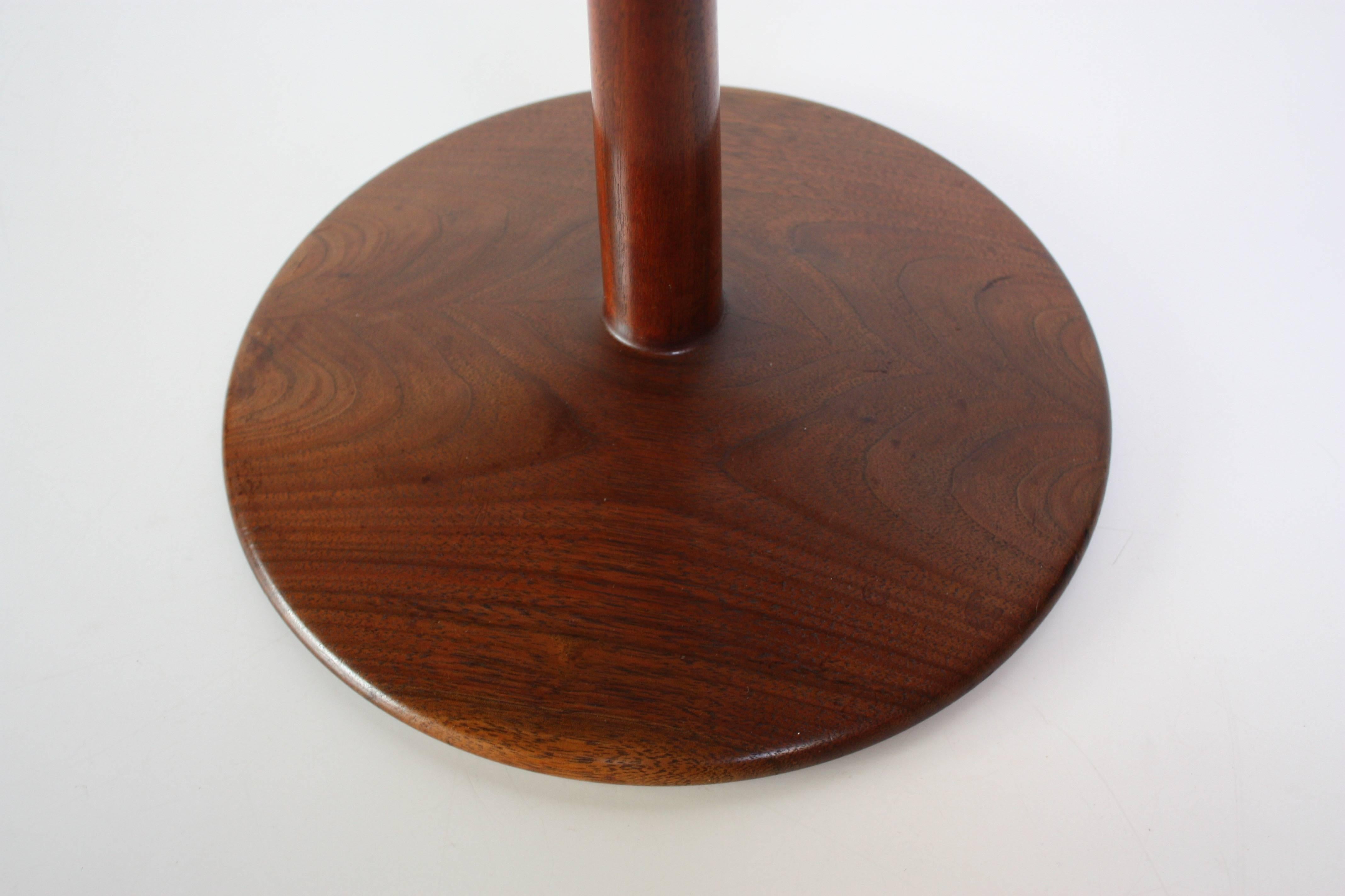 Sculpté Candélabre de sol par Herbert Simonson pour James Martin en vente
