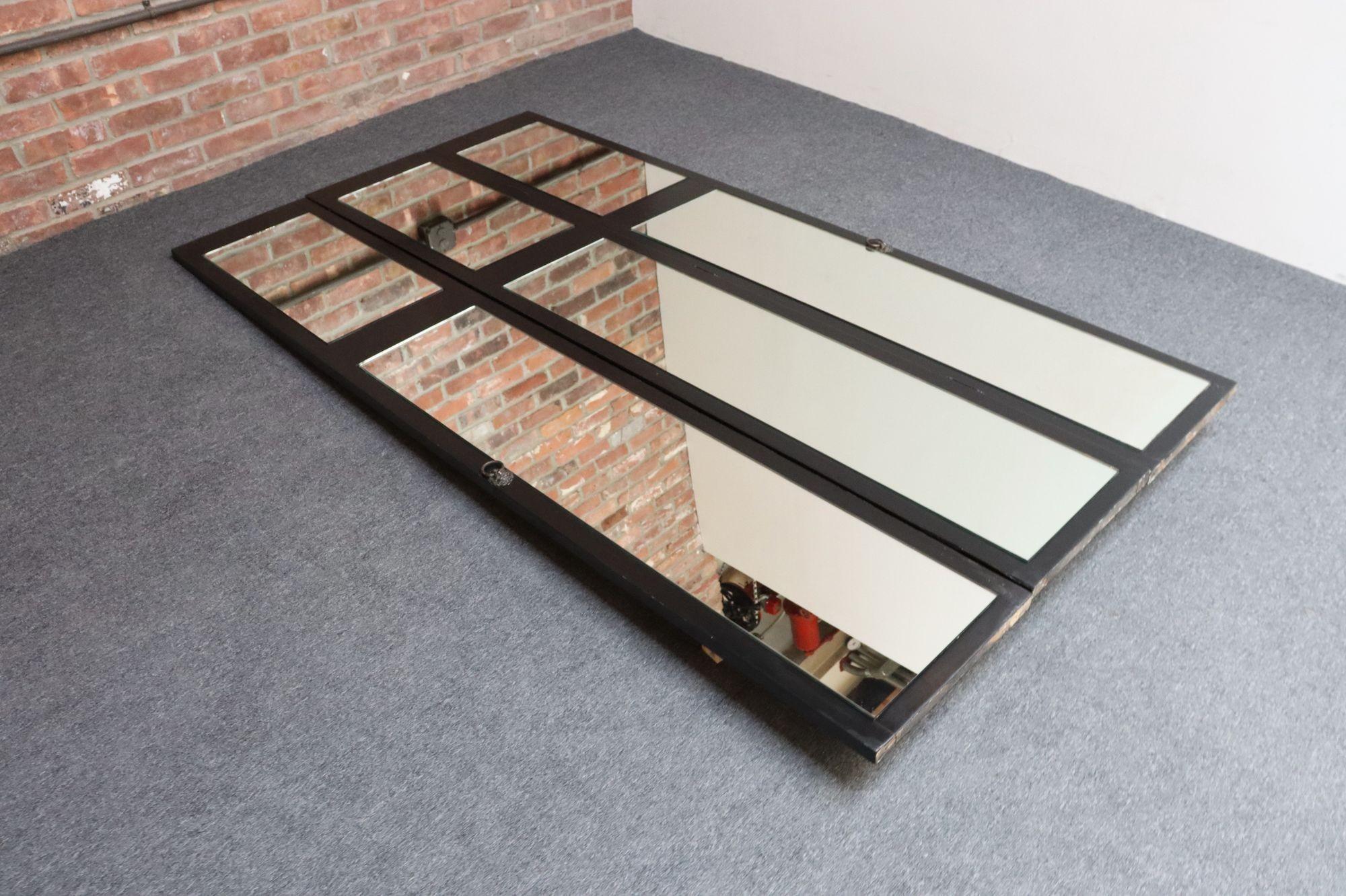 Fine XX secolo Divisorio o schermo a specchio d'epoca a tre pannelli in legno ebanizzato a forma di persiana in vendita