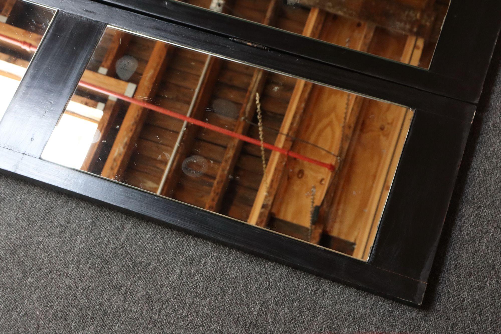 Divisorio o schermo a specchio d'epoca a tre pannelli in legno ebanizzato a forma di persiana in vendita 2