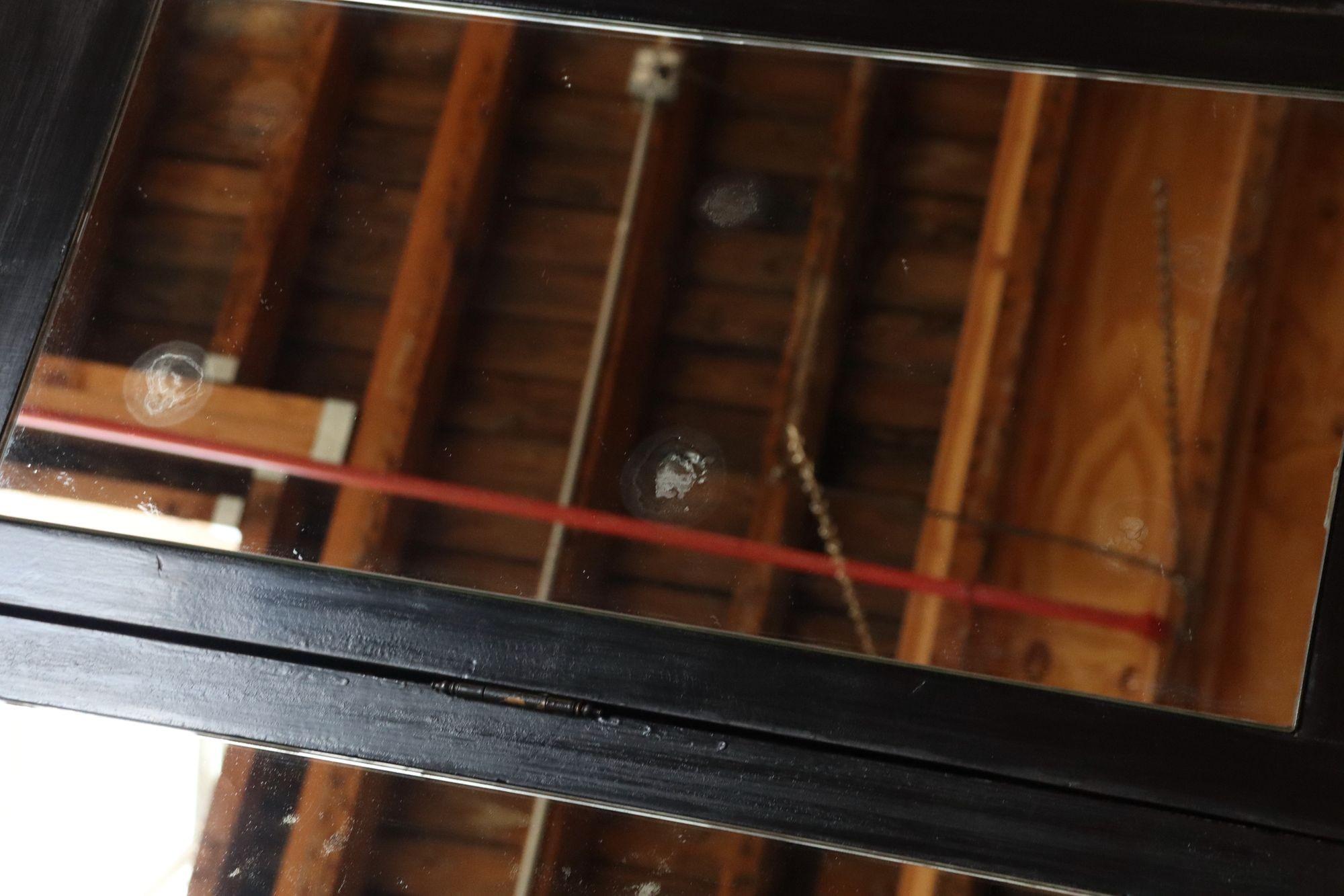 Divisorio o schermo a specchio d'epoca a tre pannelli in legno ebanizzato a forma di persiana in vendita 8