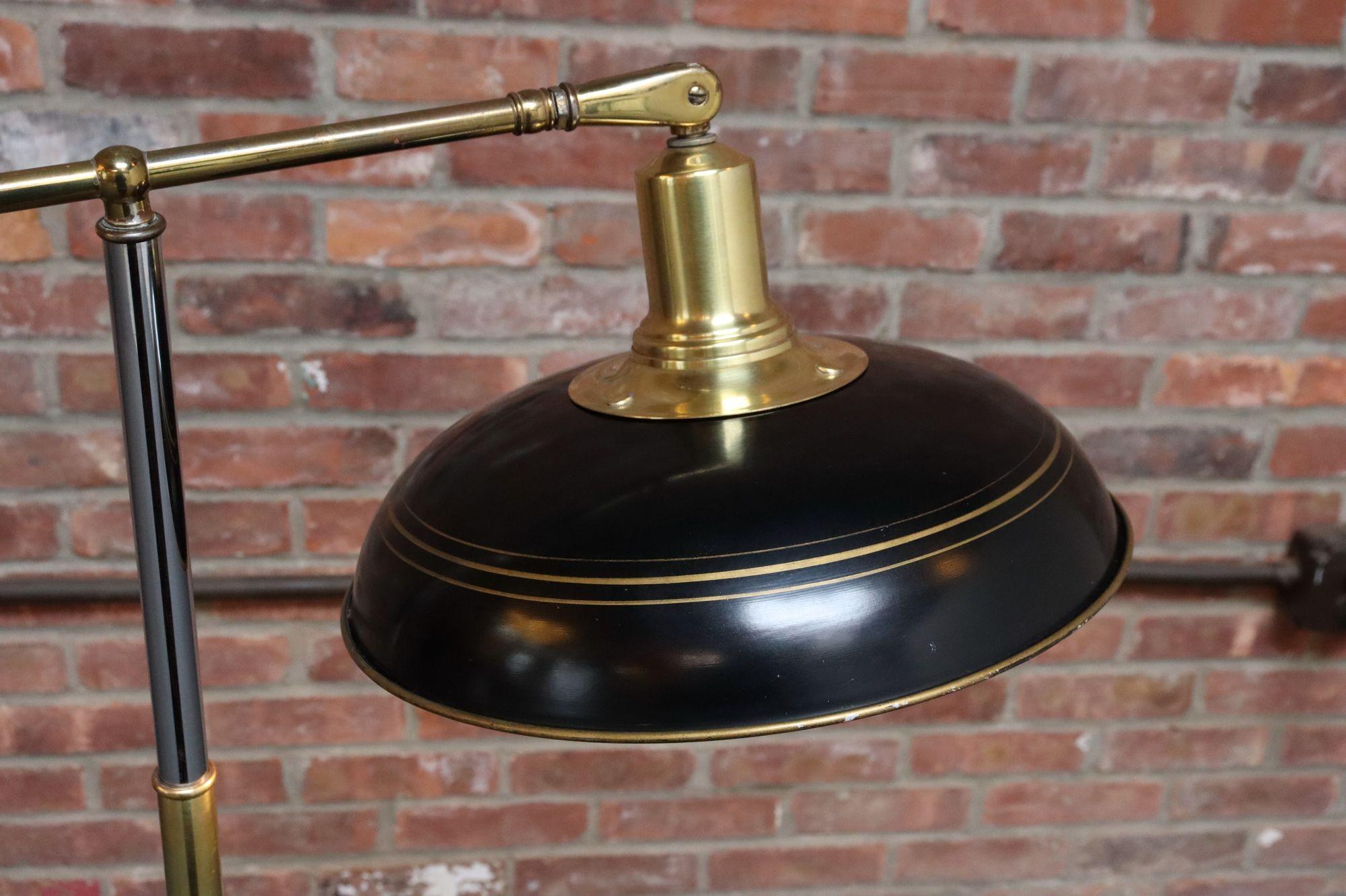 Lampada da terra regolabile in ottone, cromo e metallo verniciato vintage con braccio girevole in vendita 6