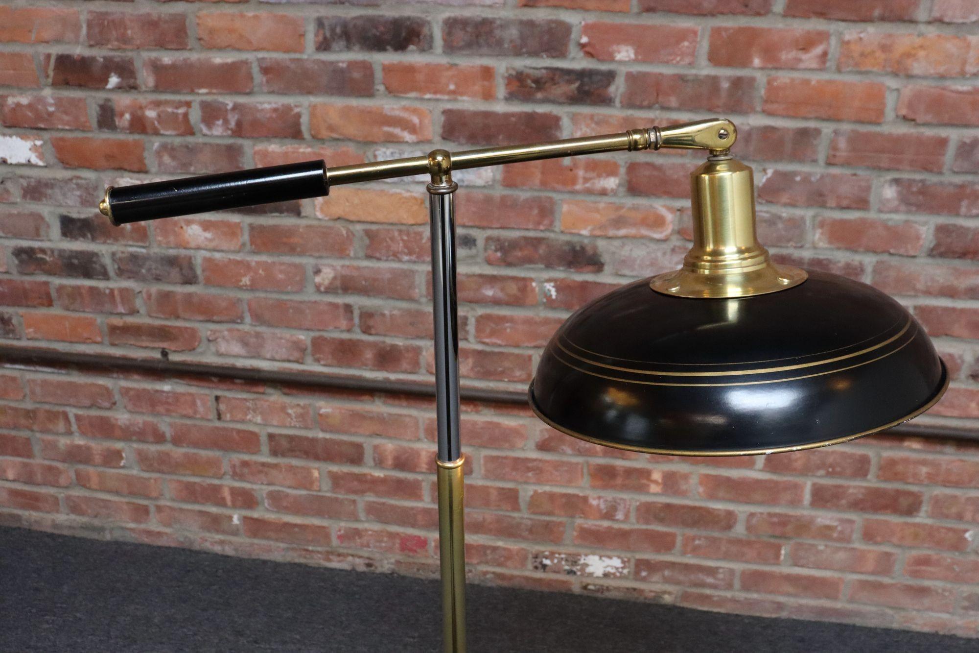 Lampada da terra regolabile in ottone, cromo e metallo verniciato vintage con braccio girevole in vendita 4