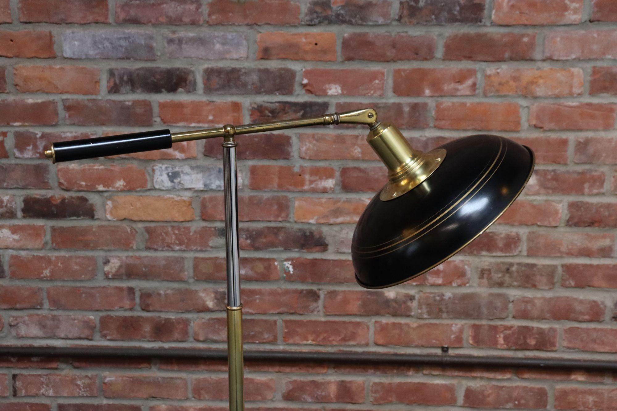 Lampada da terra regolabile in ottone, cromo e metallo verniciato vintage con braccio girevole in vendita 5