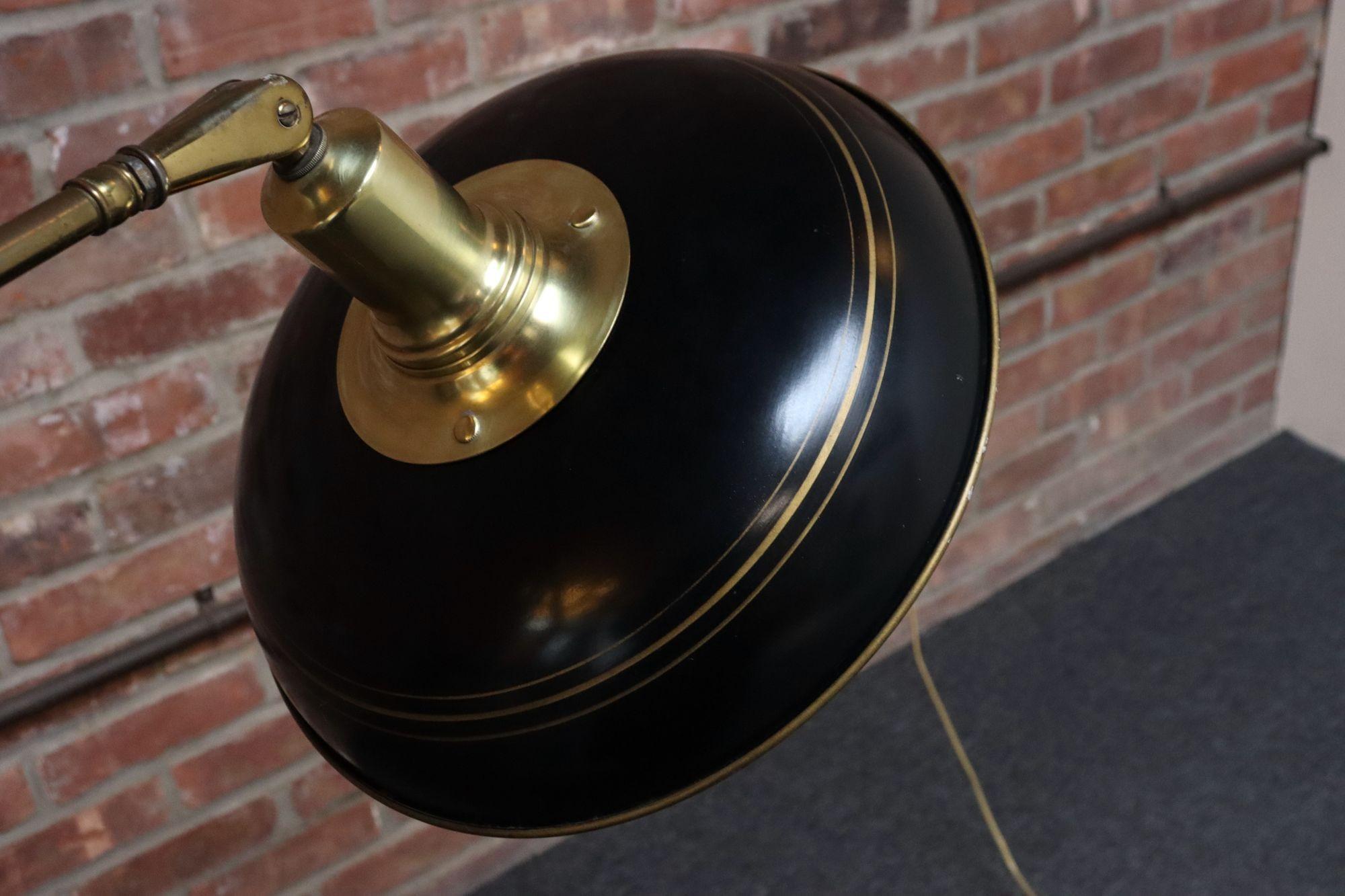 Lampada da terra regolabile in ottone, cromo e metallo verniciato vintage con braccio girevole in vendita 7