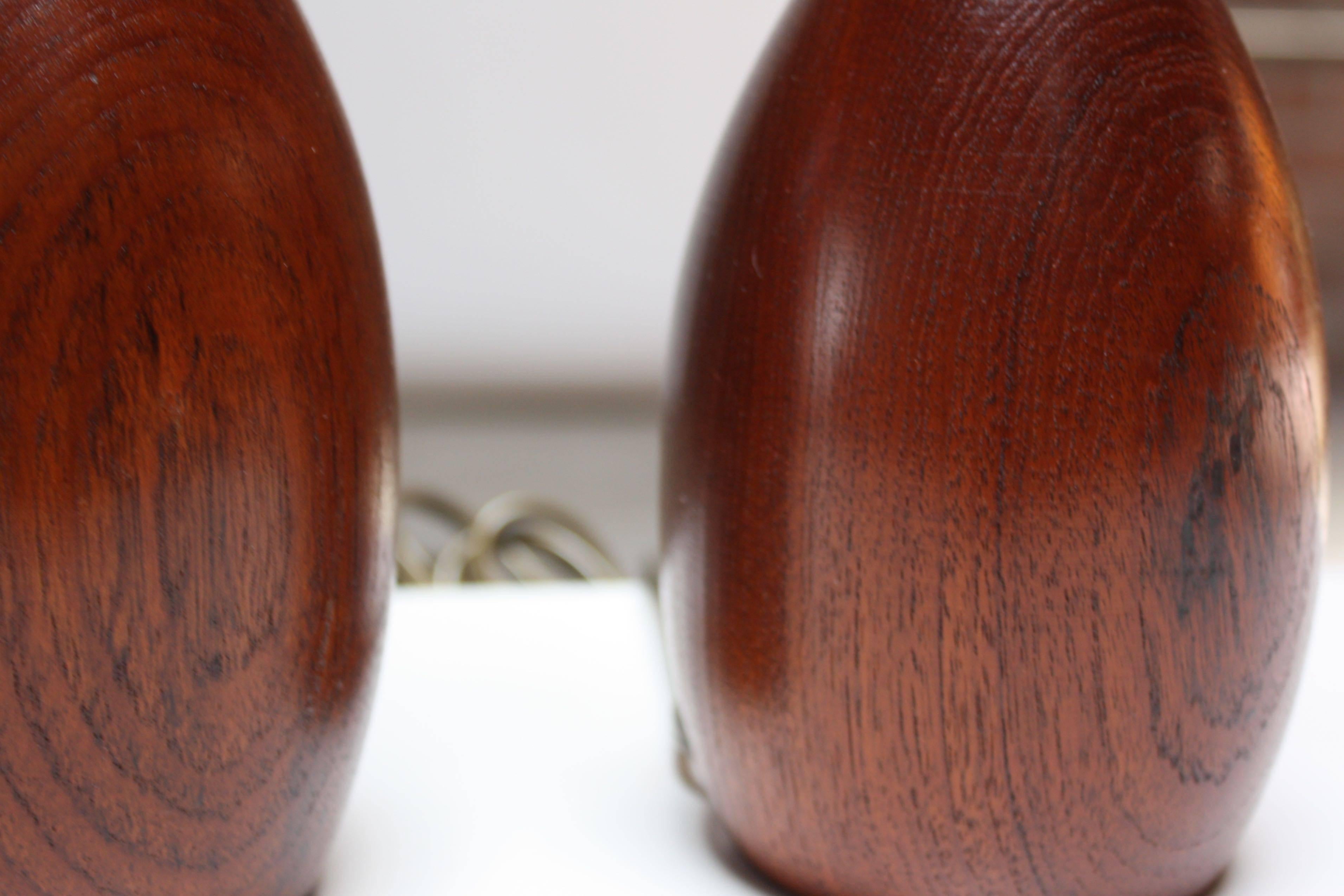 Pair of Petite Sculptural Danish Teak Tables Lamps In Excellent Condition For Sale In Brooklyn, NY