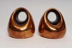 Fermalibri "Orb" con finitura rame vintage, disegnati da Ben Seibel per Jenfred Ware