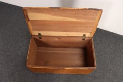 Baule antico americano in legno di cedro e bambù rivestito in tela di paglia / Baule porta-coperte