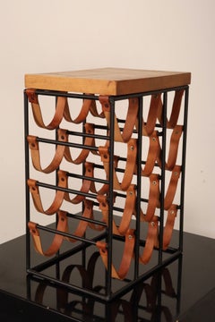 Arthur Umanoff: portabottiglie in pelle e ferro per 12 bottiglie con piano in legno massiccio