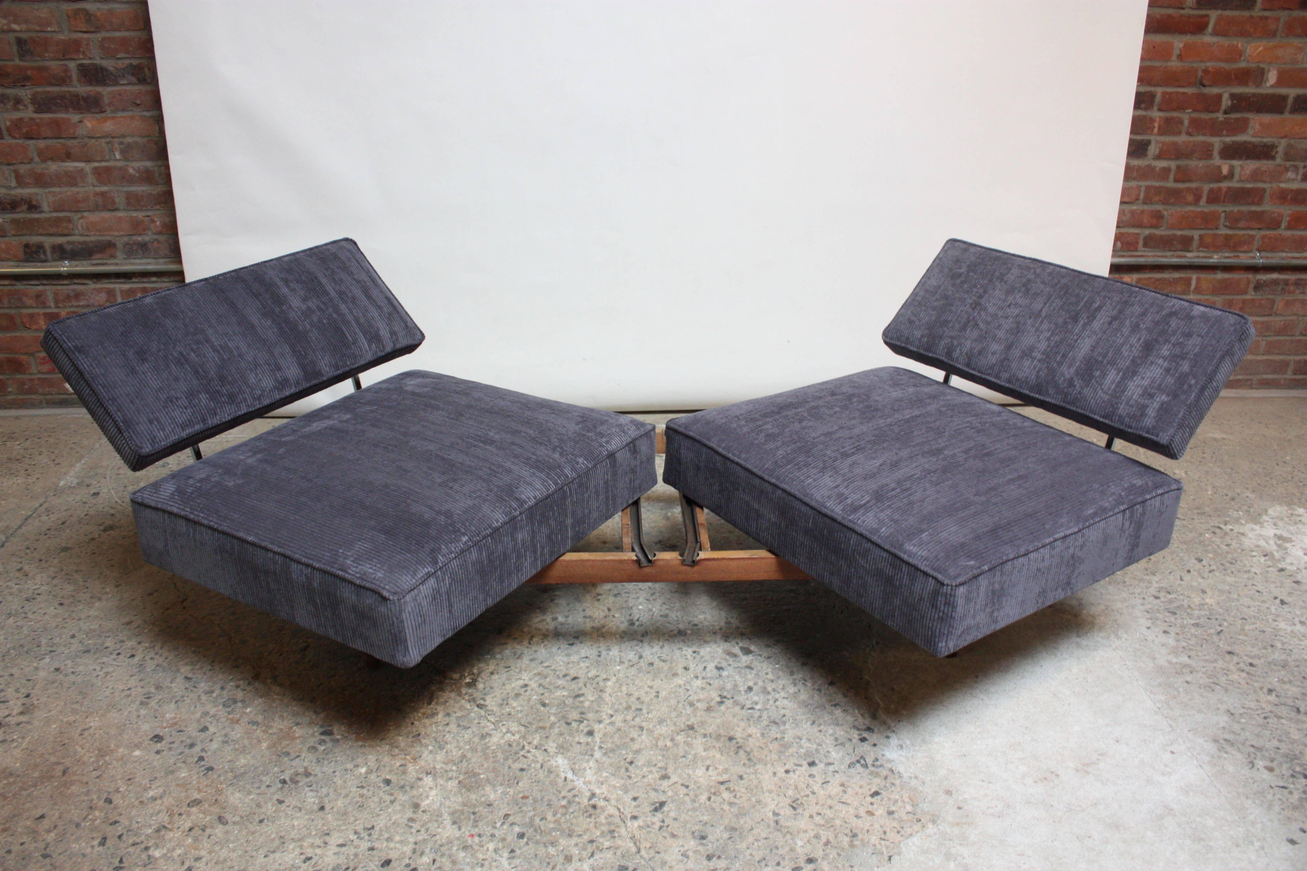 Danish Modern Convertible Daybed/Sofa on Chrome and Walnut Base In Excellent Condition In Brooklyn, NY