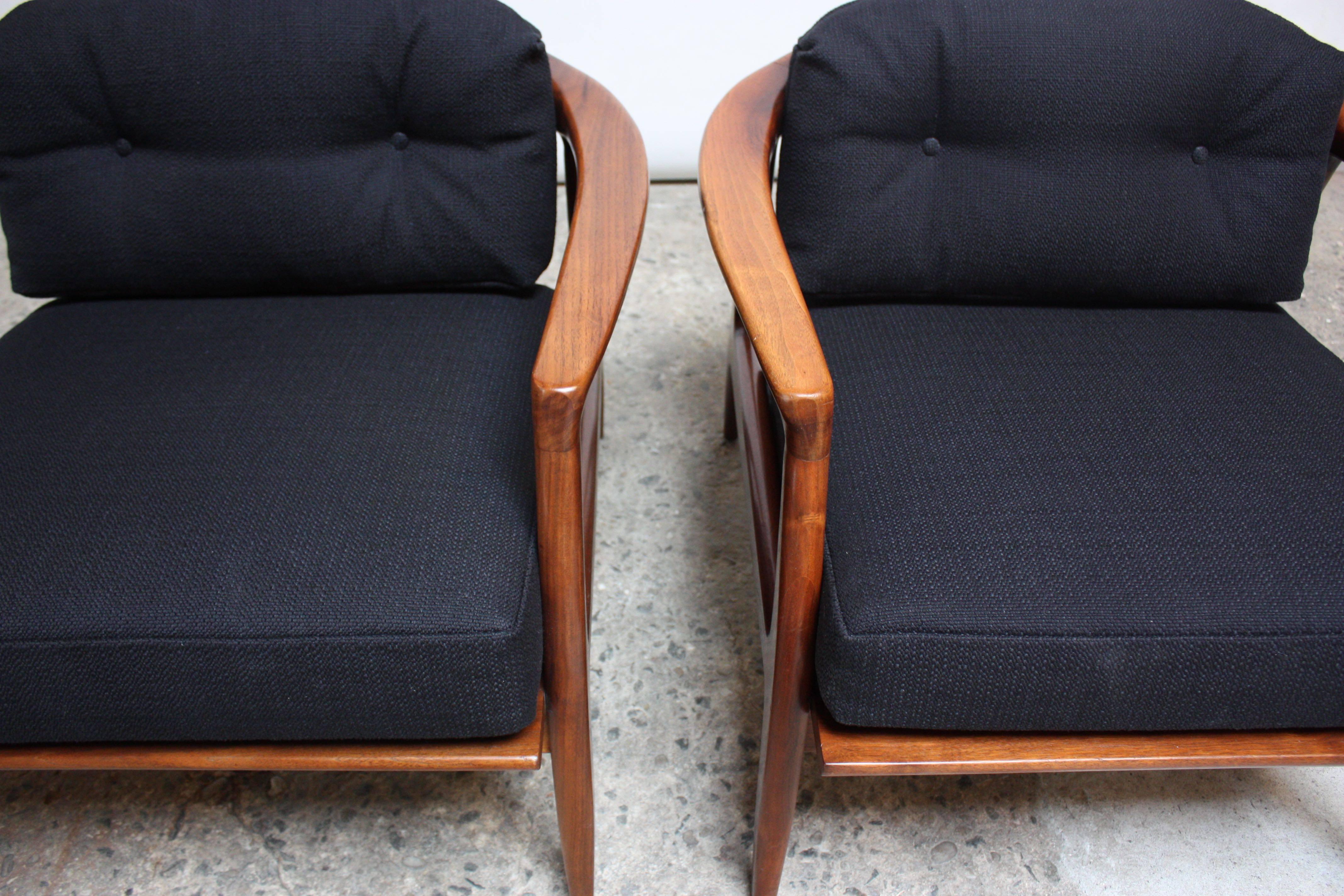 Pair of Sculptural Walnut Lounge Chairs by Milo Baughman for Thayer Coggin 3