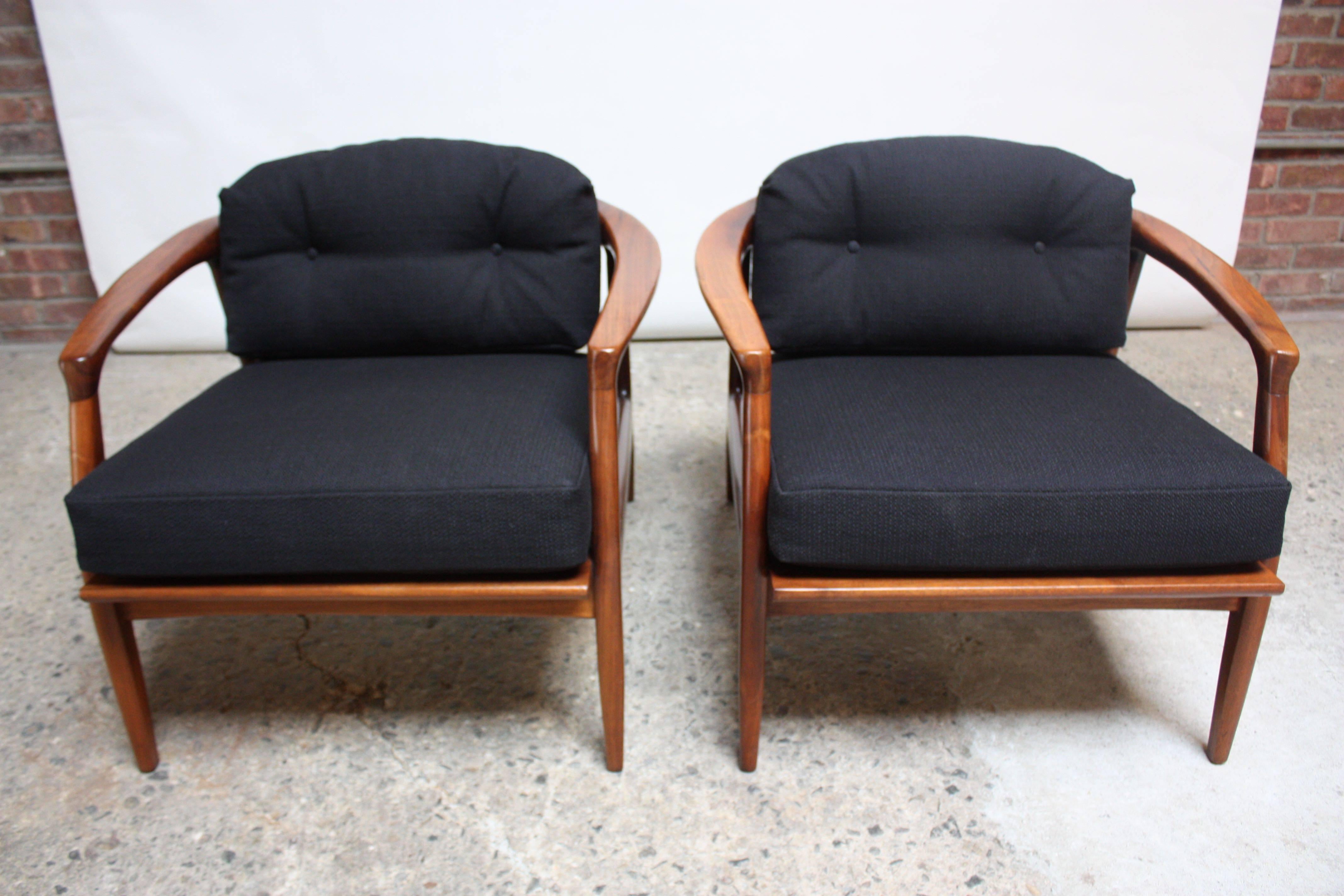 American Pair of Sculptural Walnut Lounge Chairs by Milo Baughman for Thayer Coggin