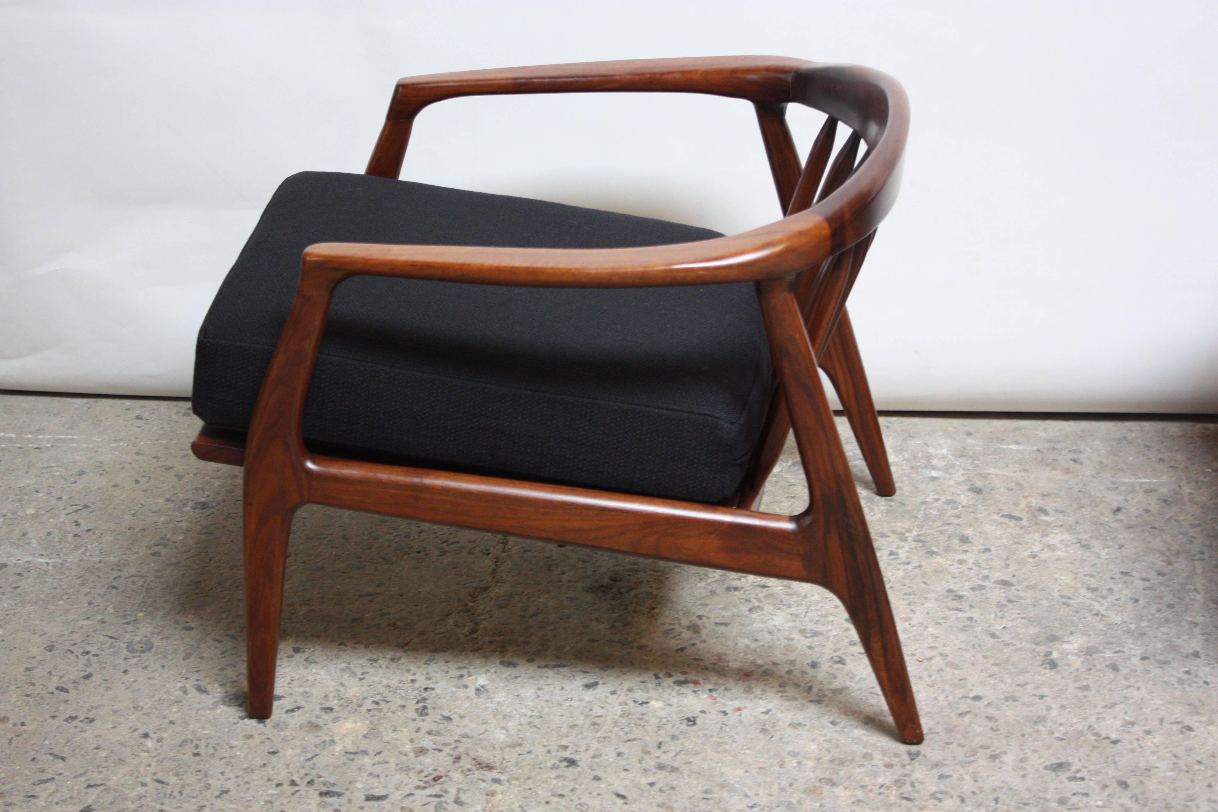 Pair of Sculptural Walnut Lounge Chairs by Milo Baughman for Thayer Coggin 2