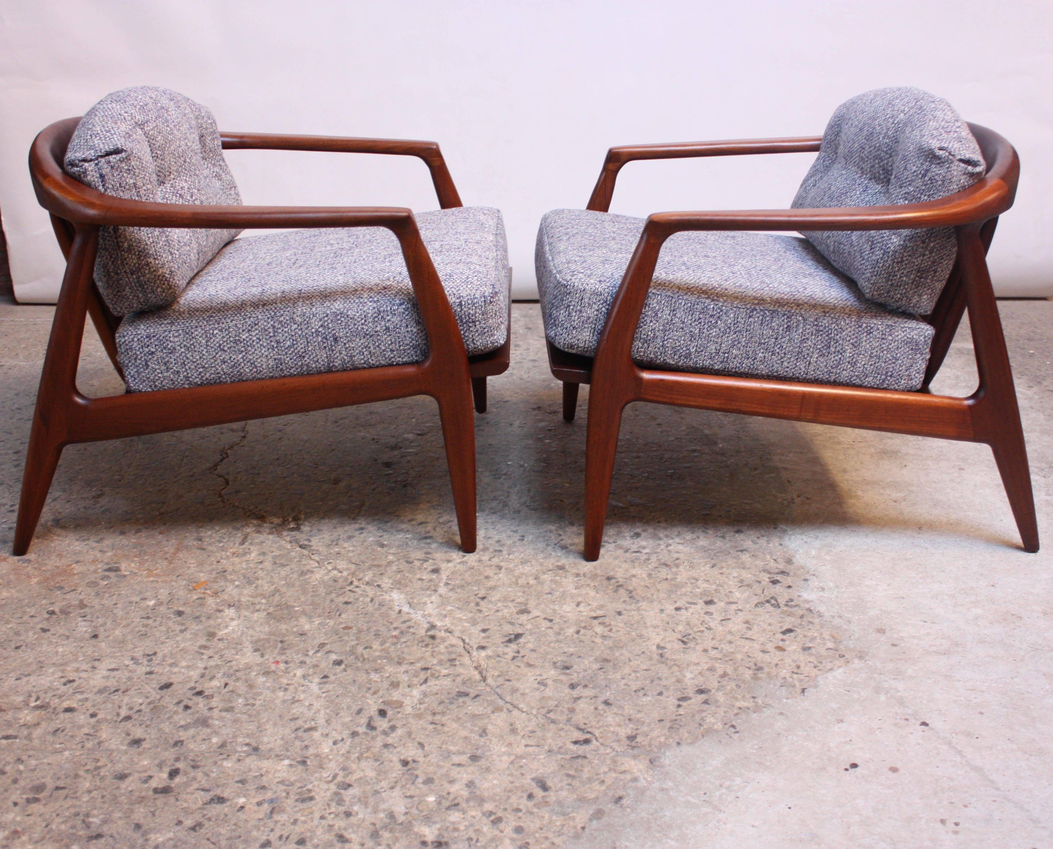 These Milo Baughman armchairs feature dramatic, clean lines. The exaggerated, slanted legs are nicely contrasted by a curved back with simple slat supports.
Thayer Coggin fabric tag is intact on one chair.
The fabric is a tweed and the low back