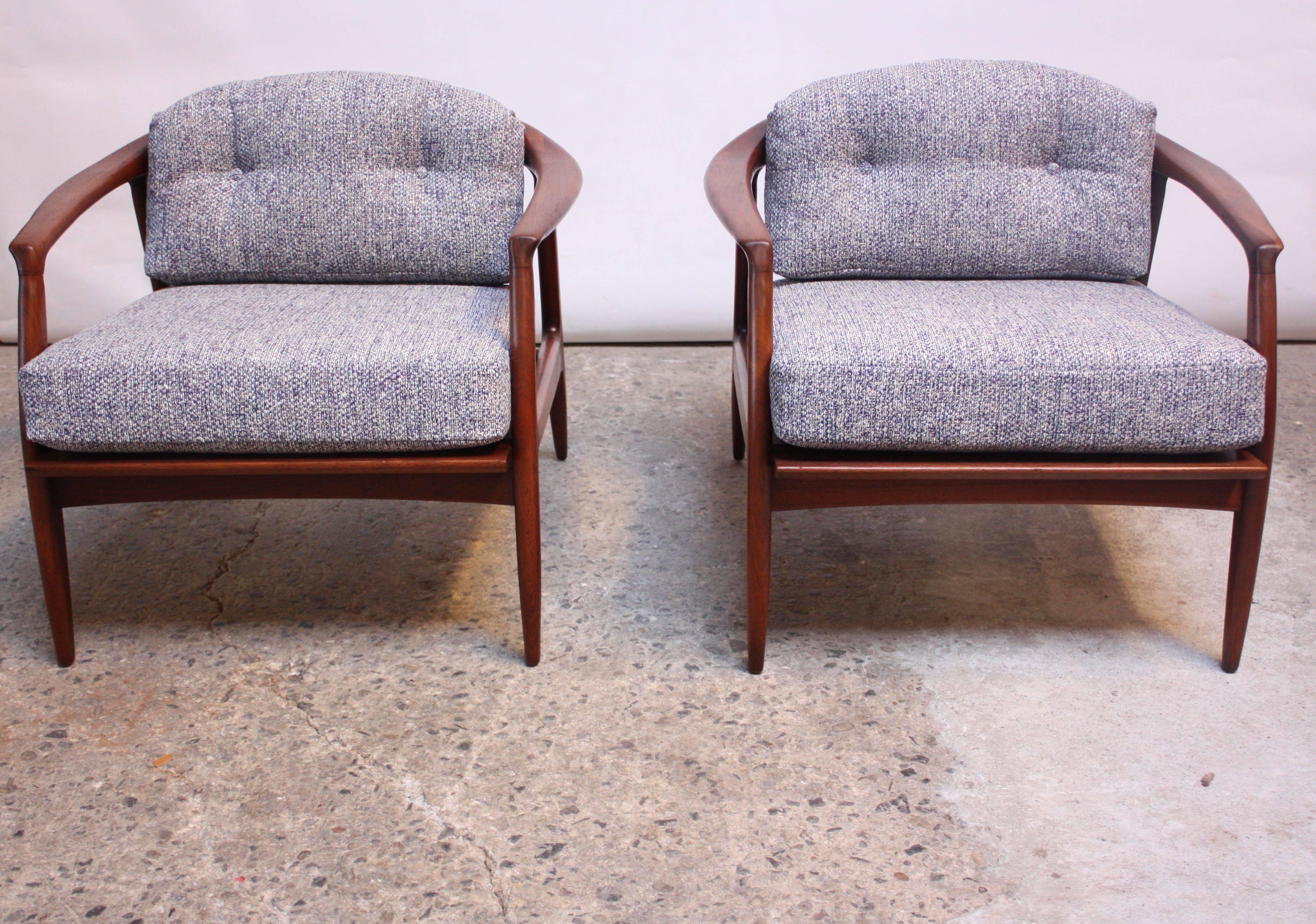 Mid-Century Modern Pair of Staved Walnut Lounge Chairs by Milo Baughman