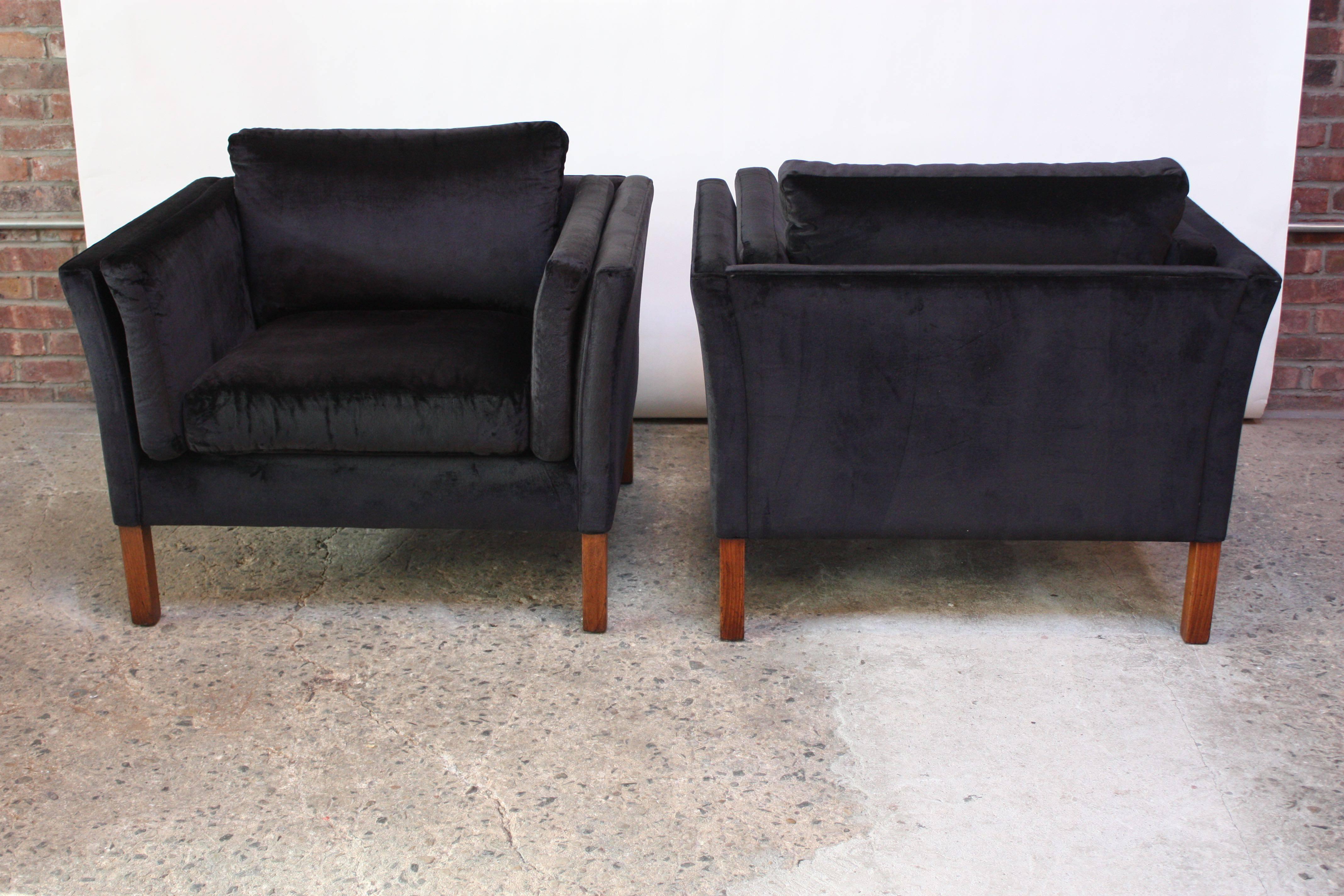 Mid-Century Modern Pair of Danish Mogens Hansen Velvet Lounge Chairs
