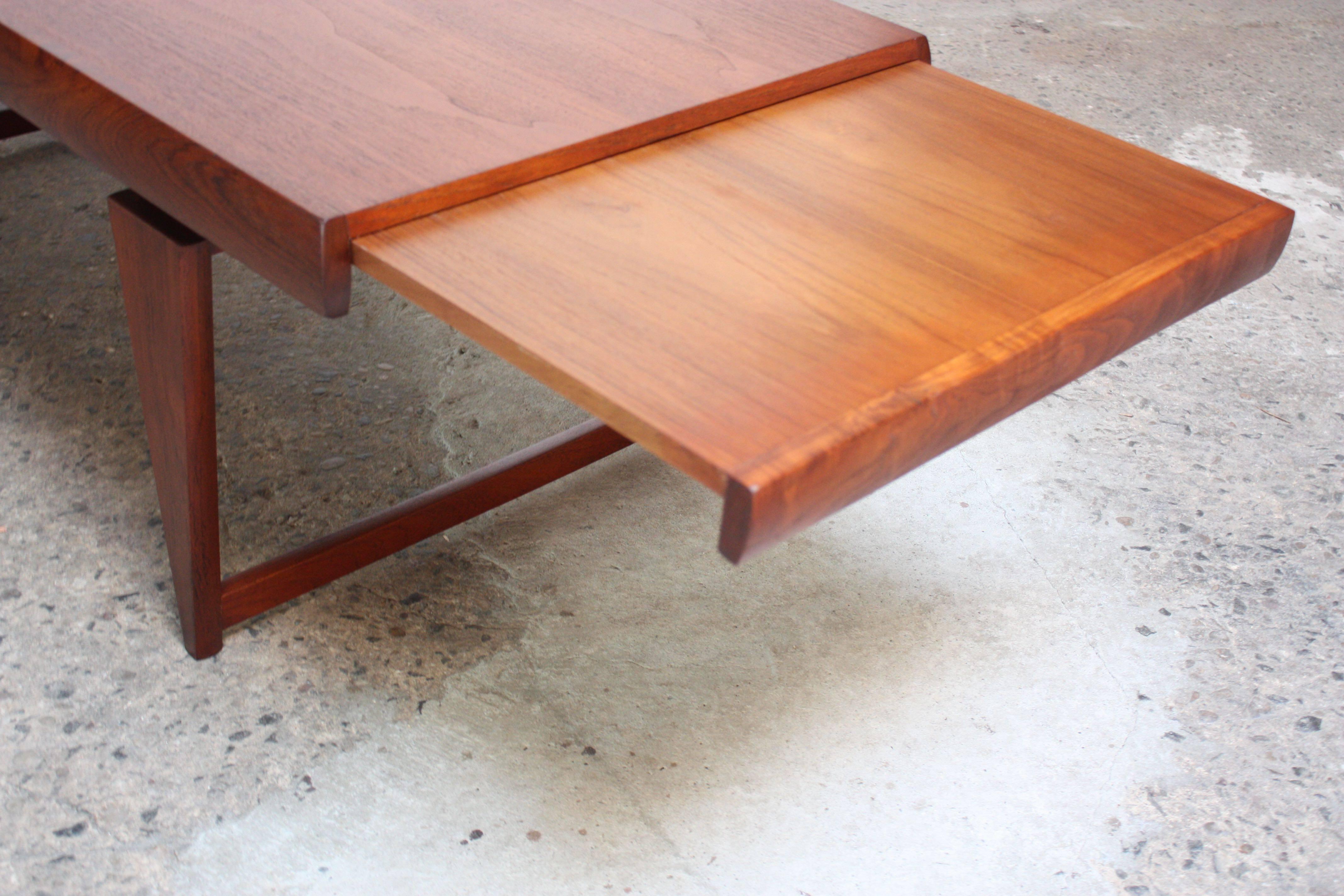 Danish Modern Teak Extendable Coffee Table In Excellent Condition In Brooklyn, NY