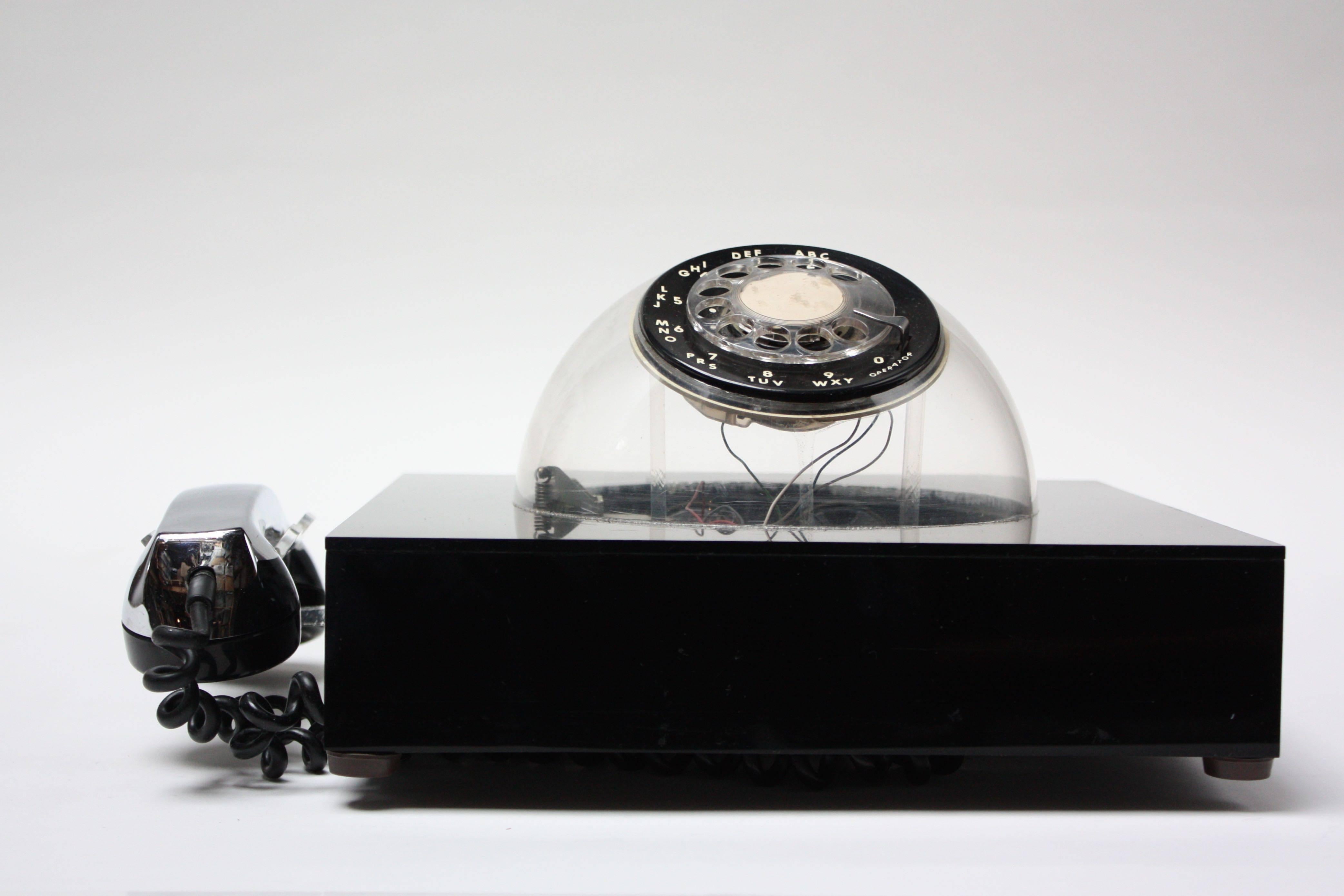 Space Age „Teledome“ Rotary- Telephone aus Acryl und Chrom (Moderne der Mitte des Jahrhunderts) im Angebot