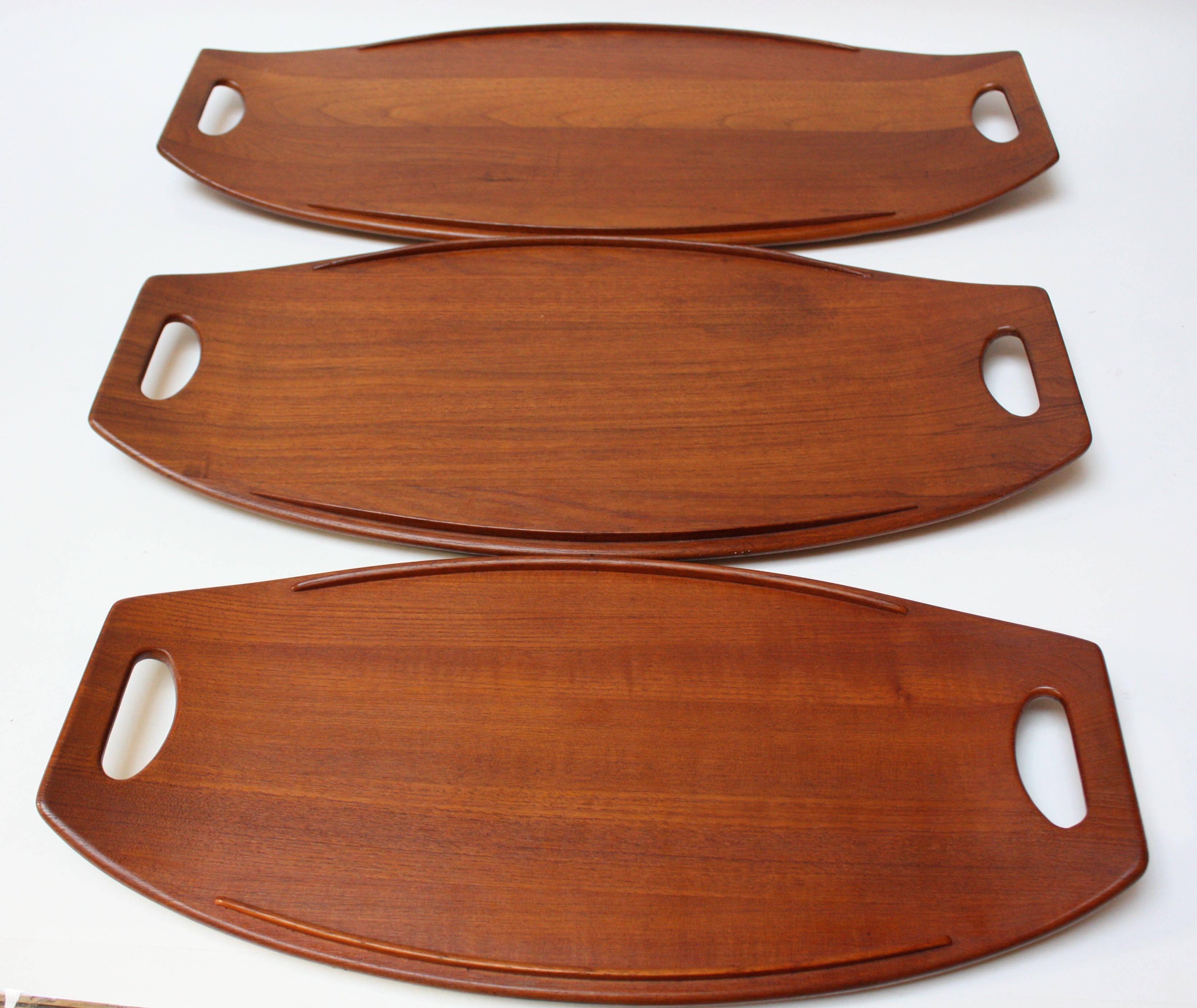 Nest of Three Staved Teak Serving Trays by Jens Quistgaard for Dansk In Good Condition For Sale In Brooklyn, NY