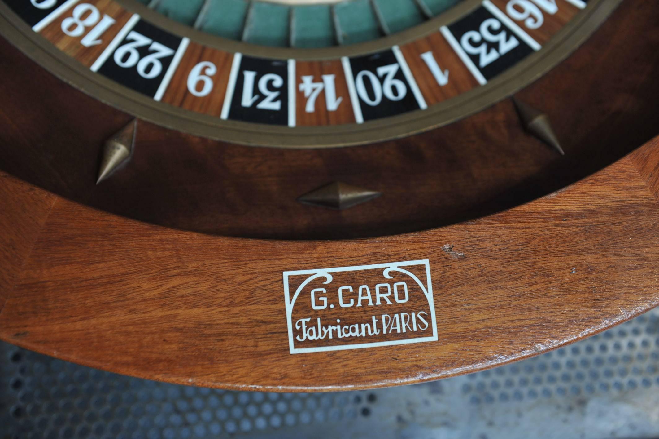Full size French casino roulettes wheel game table by G. Caro Paris, circa 1960. Excellent condition and Turns perfectly, about 60 kilos.