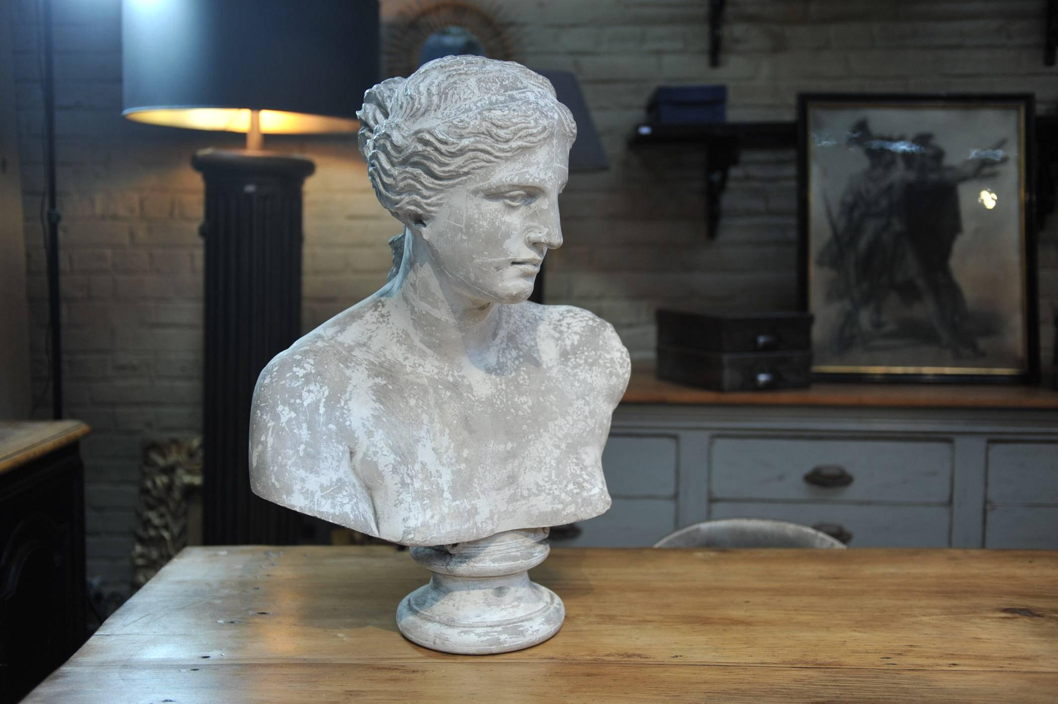 woman statue bust