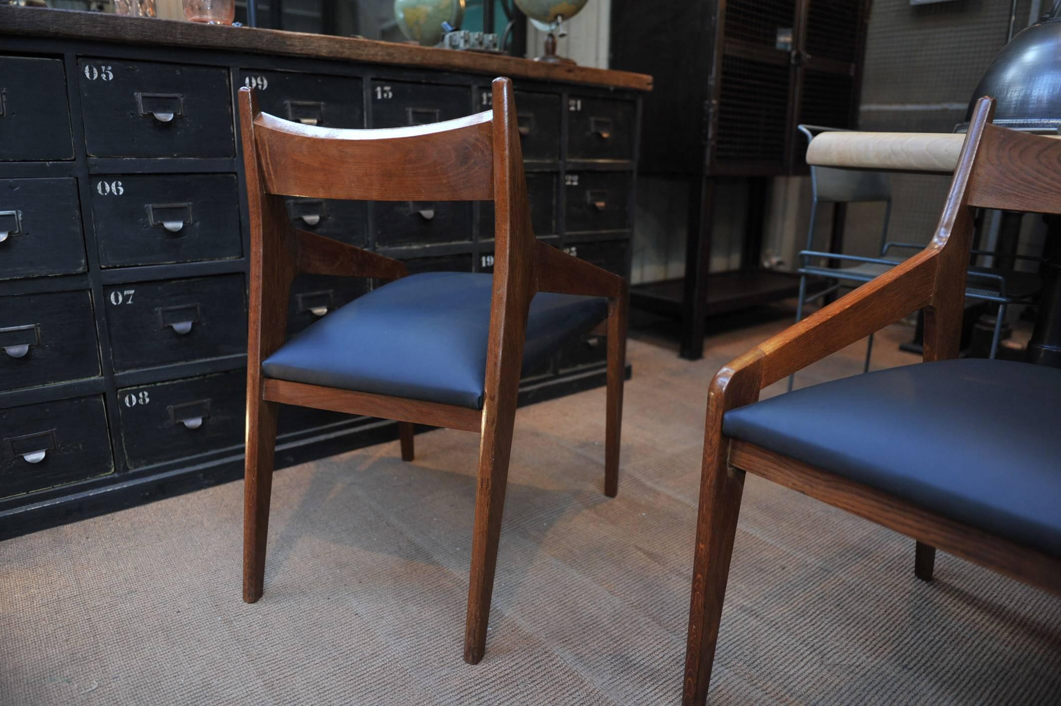 Set of Six Scandinavian Design Oak Chairs Black Leather Seat, circa 1960 In Excellent Condition In Roubaix, FR