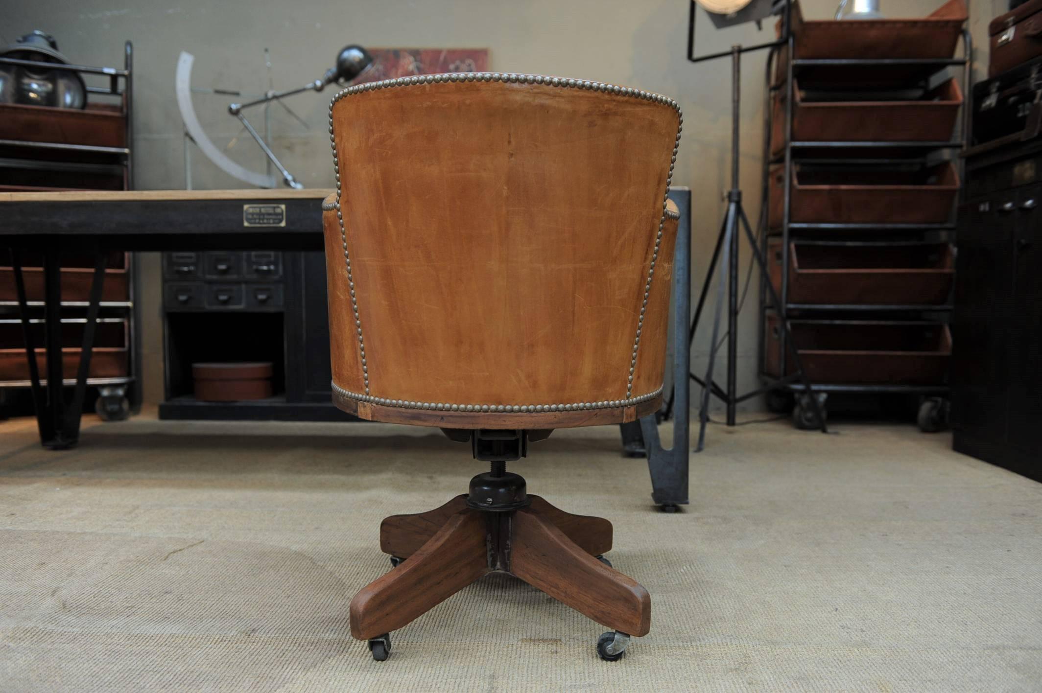 1900 Turning Desk Leather Swiveling Armchair 1