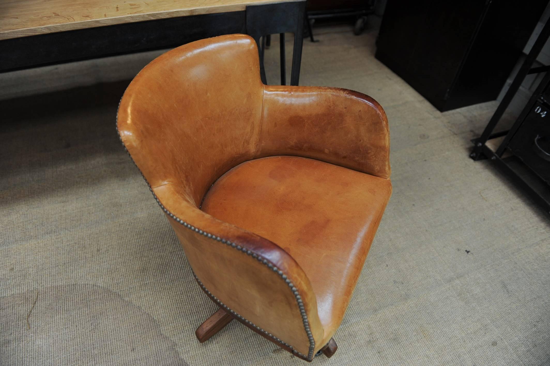 1900 Turning Desk Leather Swiveling Armchair 2
