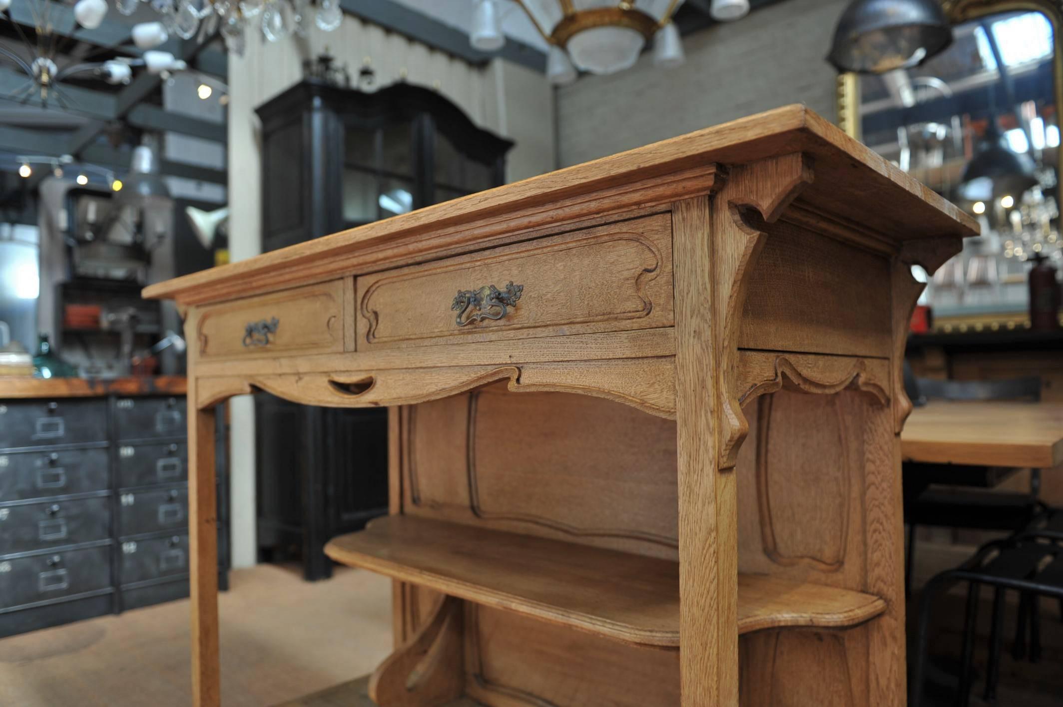 French Art Nouveau French Oak Sideboard Cabinet, 1900s In Excellent Condition In Roubaix, FR