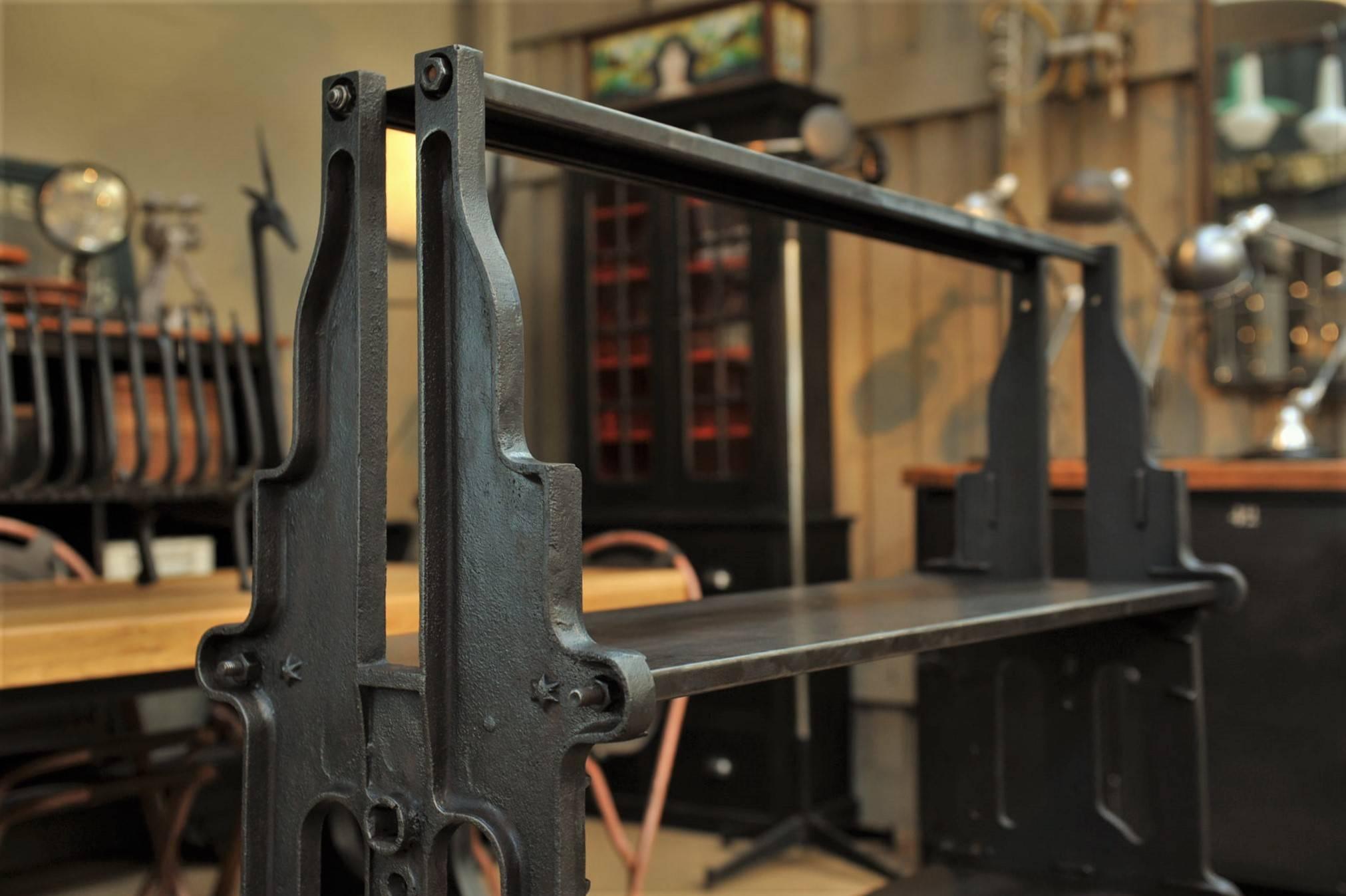 Industrial Cast Iron French Factory Shelf on Wheels, circa 1900 In Excellent Condition In Roubaix, FR
