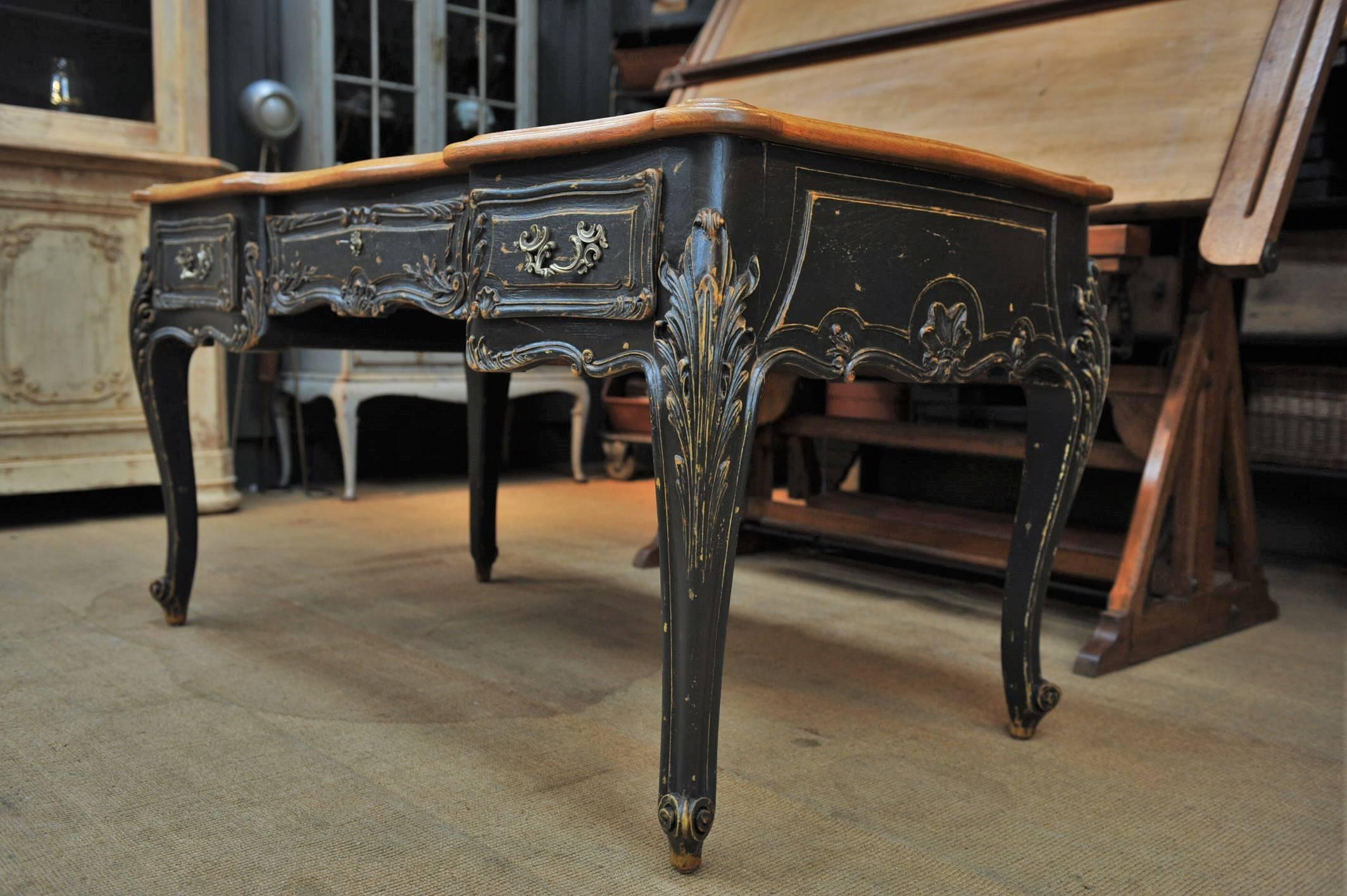 Louis XV style French solid oak three-drawer desk with curves feet, circa 1950 black patina on base with Louis typical shell on drawers and back of the desk. Excellent condition and very stabile.