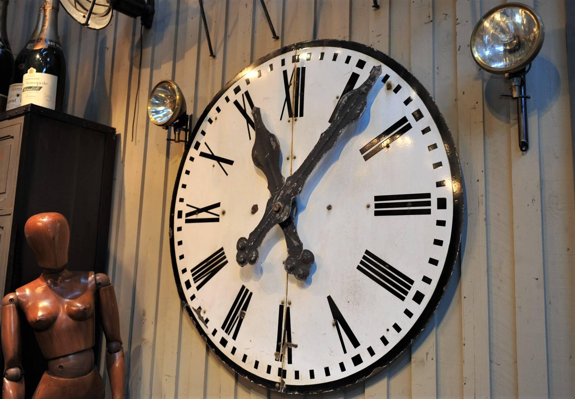 Large 1920s French Enamel Iron Clock Face In Good Condition In Roubaix, FR