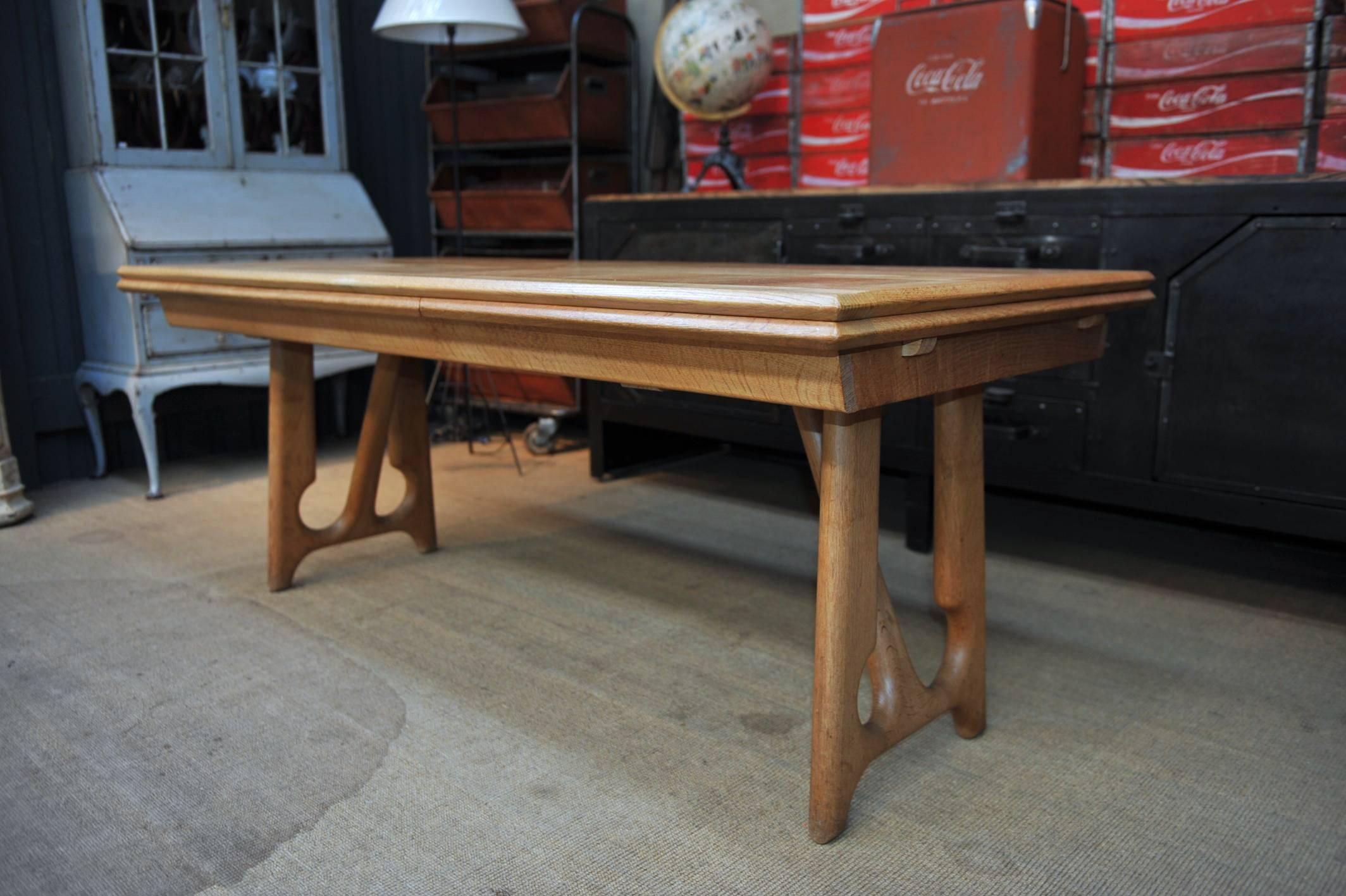 Guillerme & Chambron Extendable Dining Table in Oak In Excellent Condition In Roubaix, FR