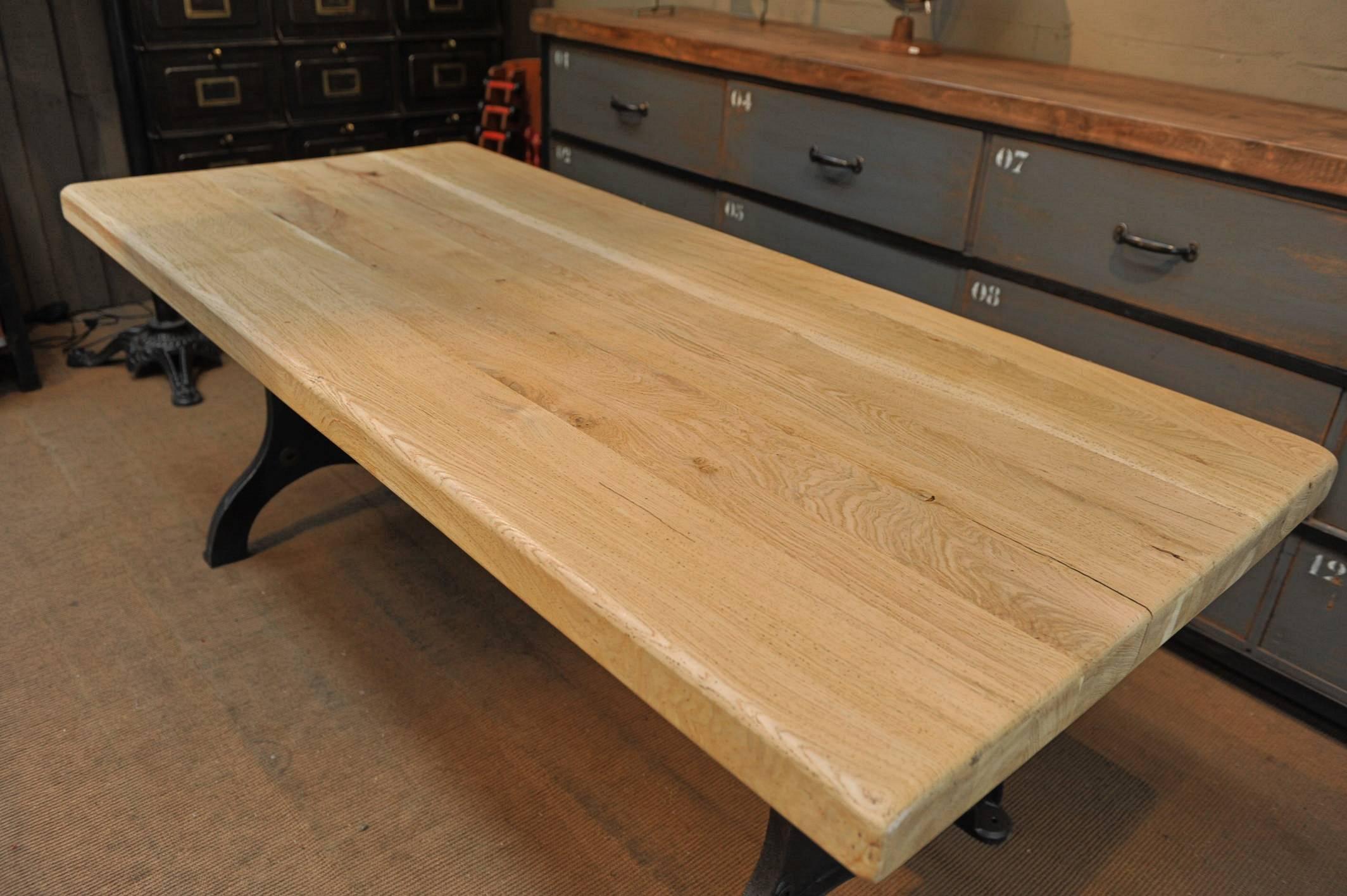 Industrial Dining Table Cast Iron and Solid Oak Top In Excellent Condition In Roubaix, FR