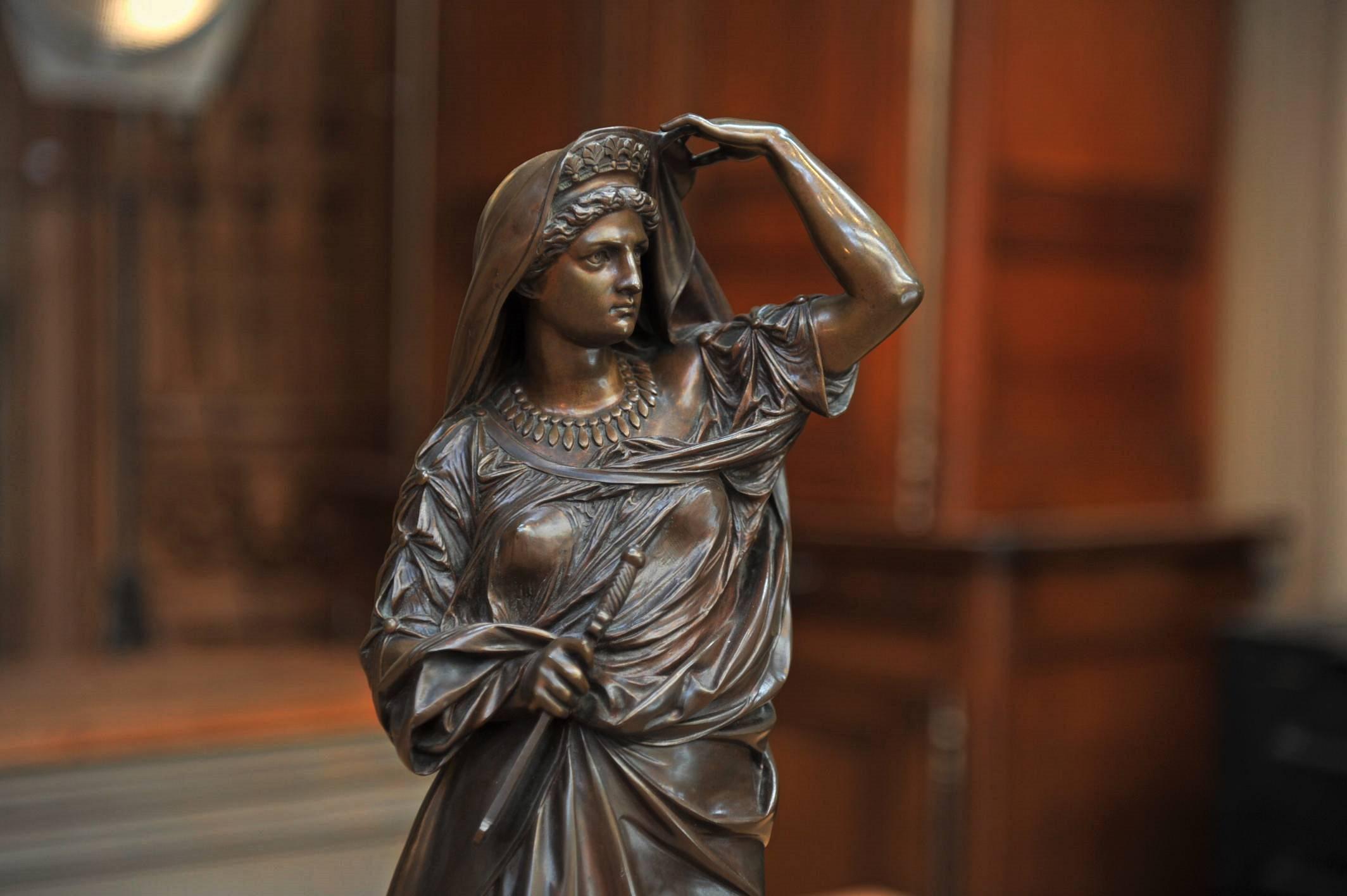Original 19th century lady statue by Albert-Ernest Carrier-Belleuse (French, 1824-1887). Original marble base. Cast in bronze in France, this is an exquisitely detailed work of art.
It is signed 