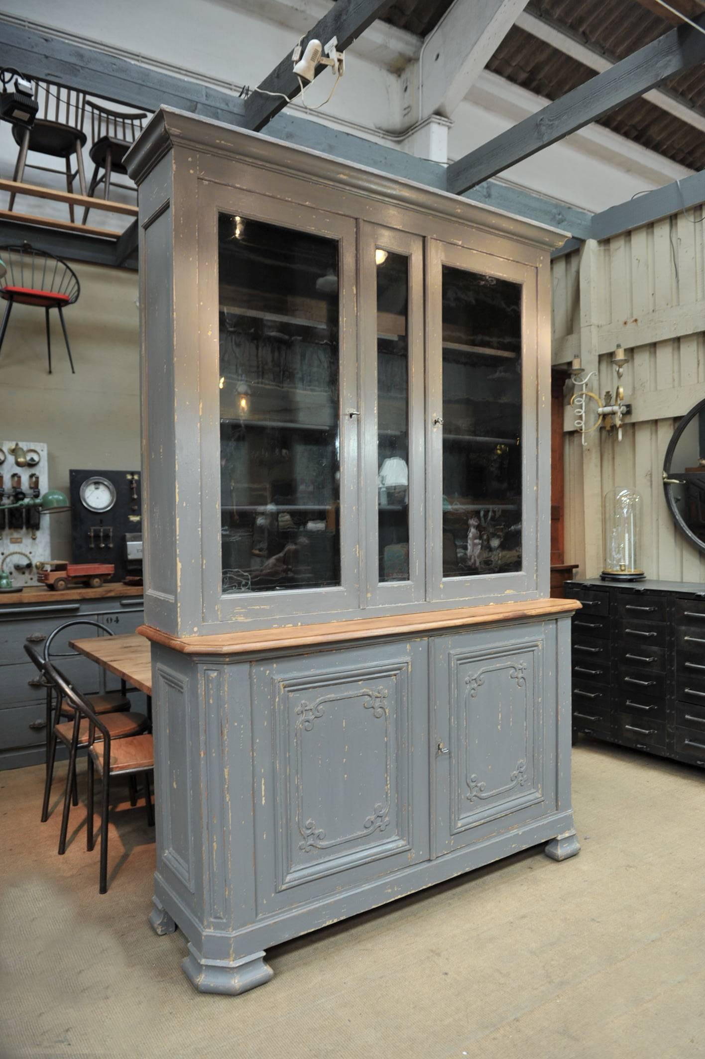 Early 1900 pine painted bookcase four doors cabinet recent grey patina.