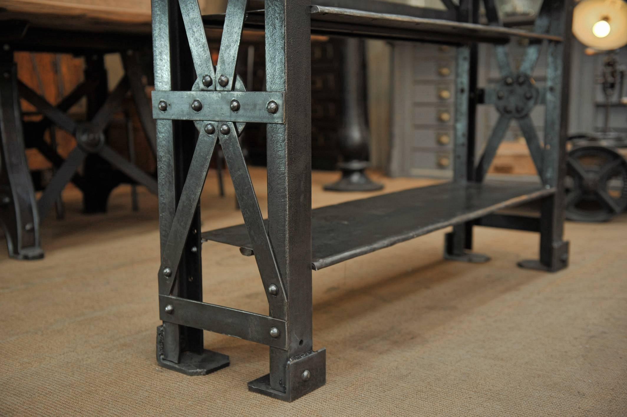  Riveted Iron Adjustable Industrial Shelf, circa 1900 In Excellent Condition In Roubaix, FR