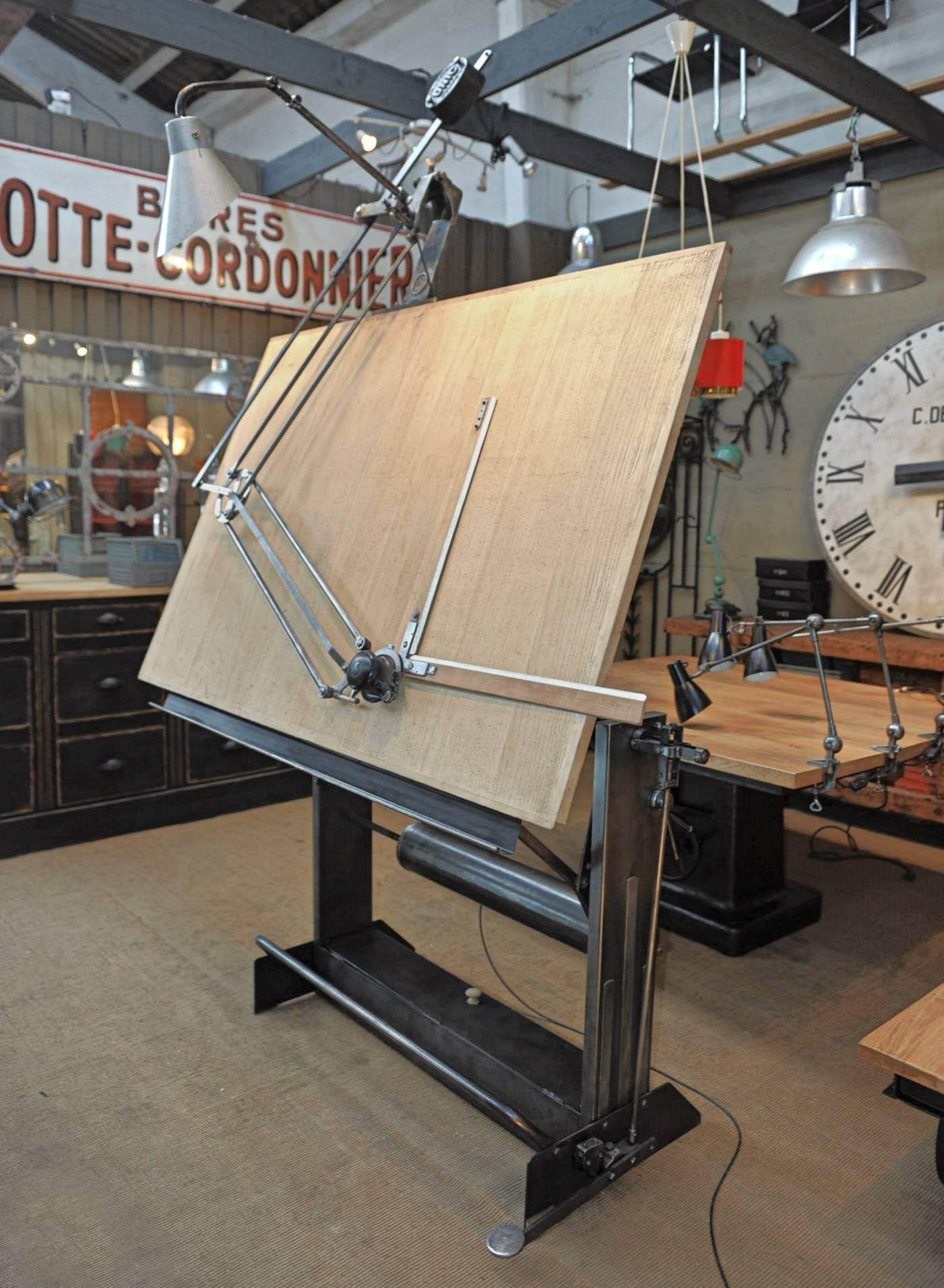 Rare architecte's drafting table Unic, Paris with great and very easy pedal system that locks in one move at exact needed angle and height.
Can also be used as a desk : minimum heights when flat as a desk: 105 cm 41.33 inches
 all in excellent