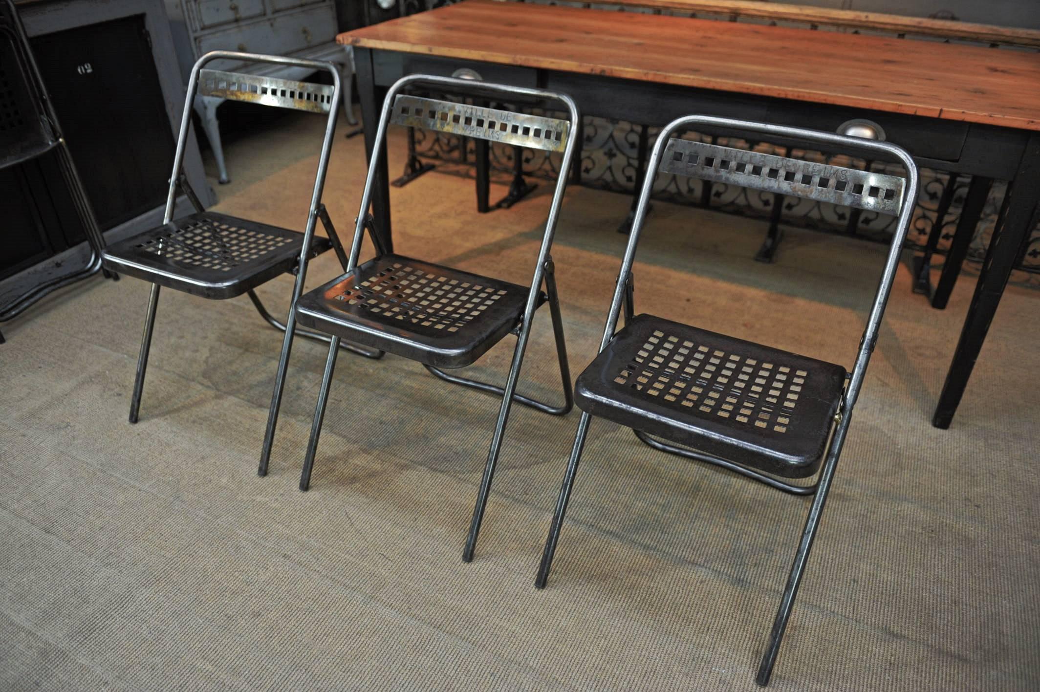 Set of Six Iron Folding Chairs from Reims City Hall, France, circa 1950 In Excellent Condition For Sale In Roubaix, FR