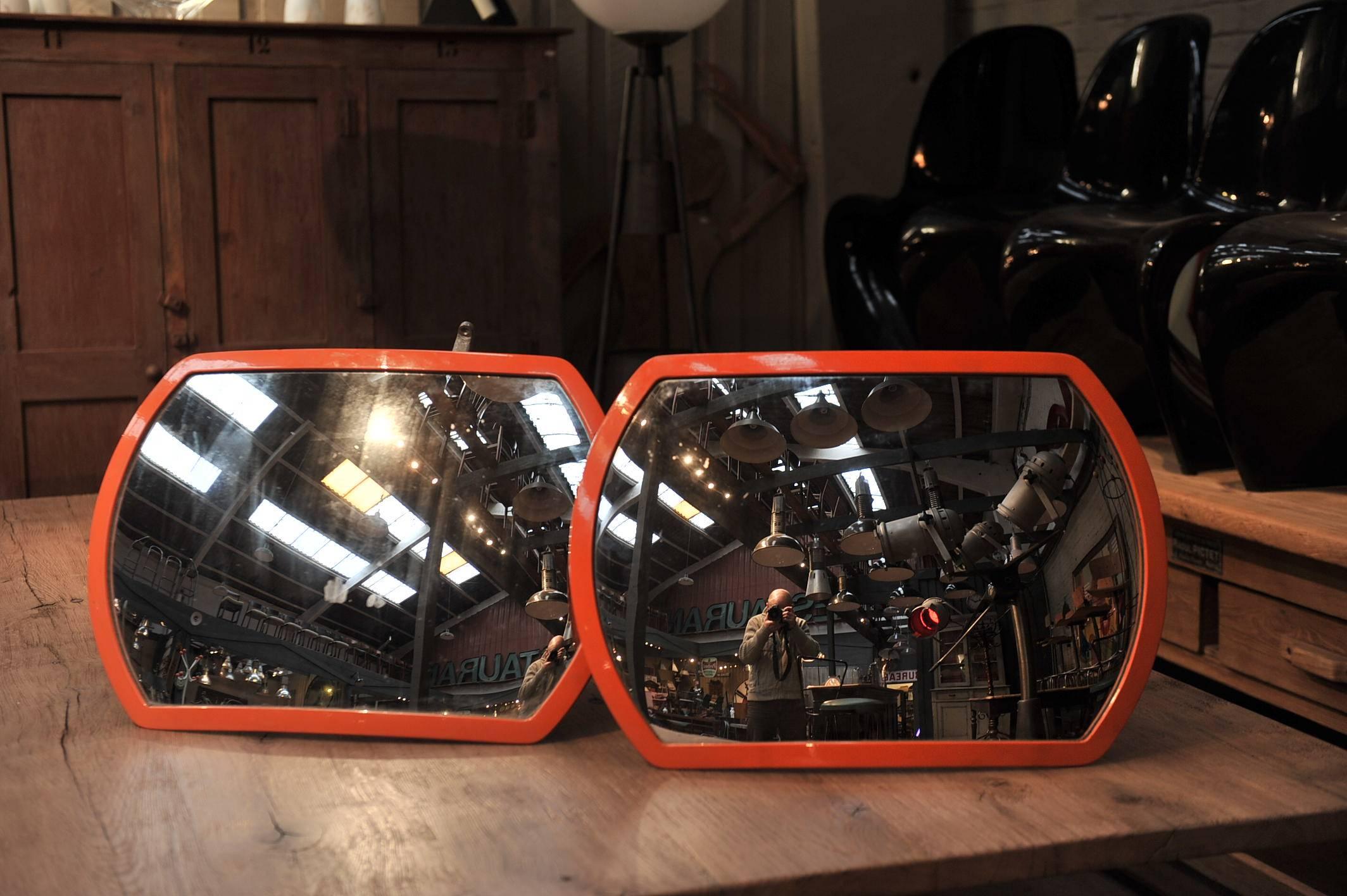 Pair of 1960s Design Orange Convex Wall Mirrors In Good Condition In Roubaix, FR