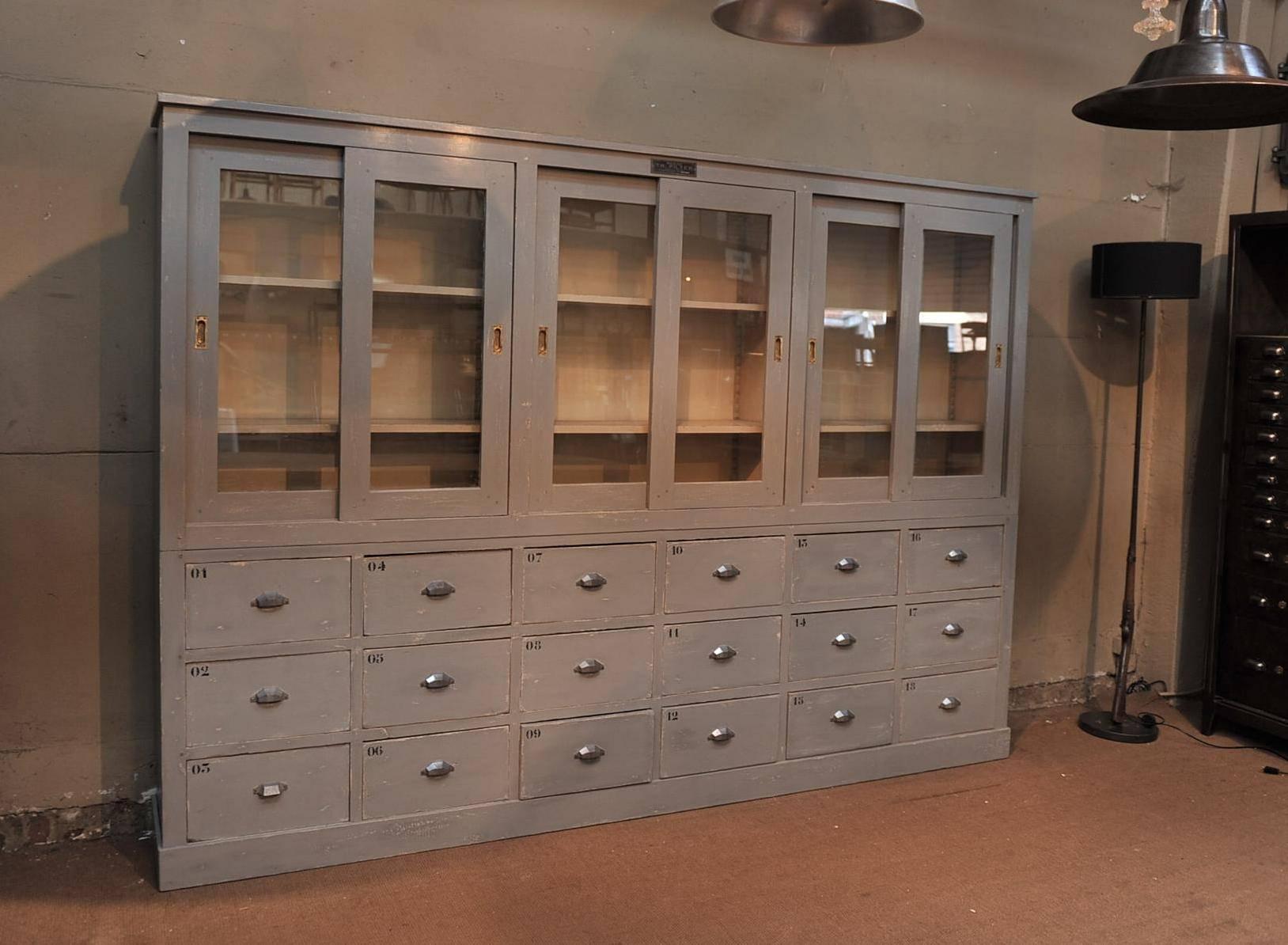 1900s French  Drawer Bookcase Painted Shop Cabinet In Excellent Condition In Roubaix, FR