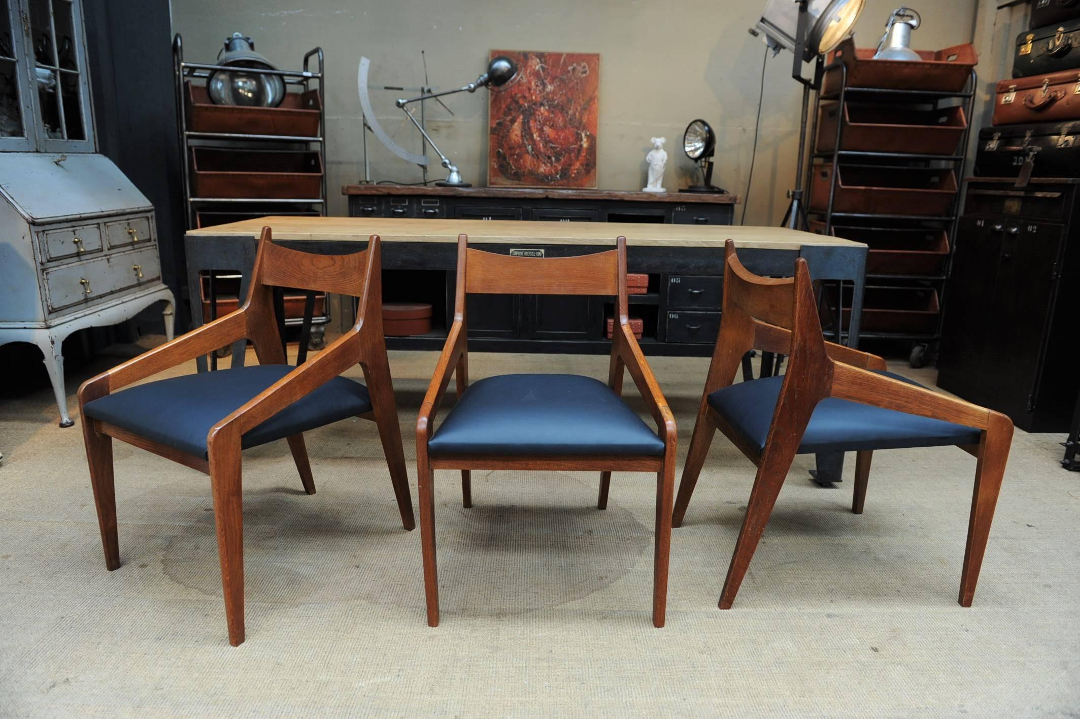 Mid-Century Modern Set of Six Scandinavian Design Oak Chairs Black Leather Seat, circa 1960
