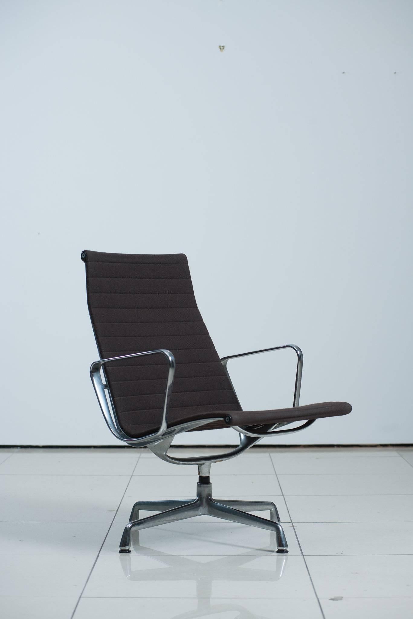 1960s Charles Eames EA 116 Hopsack swivel lounge armchair. Executed in aluminum and dark brown Hopsak fabric mounted on a swiveling four leg base. Designed in 1958 and considered one of the most iconic furniture designs of the 20th century.